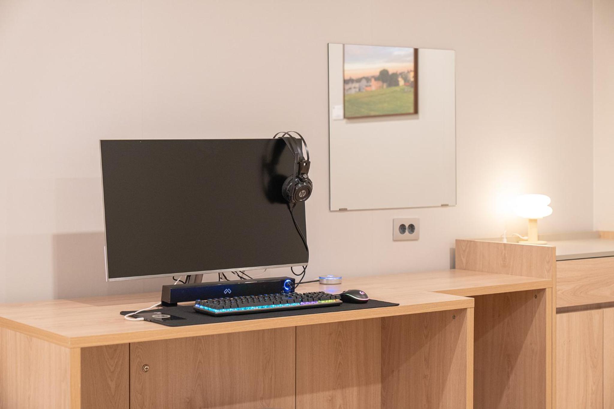 Standard Queen Room - Photo 9
