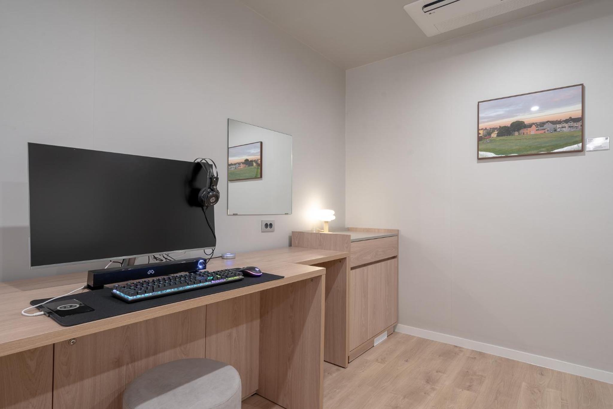 Standard Queen Room - Photo 7