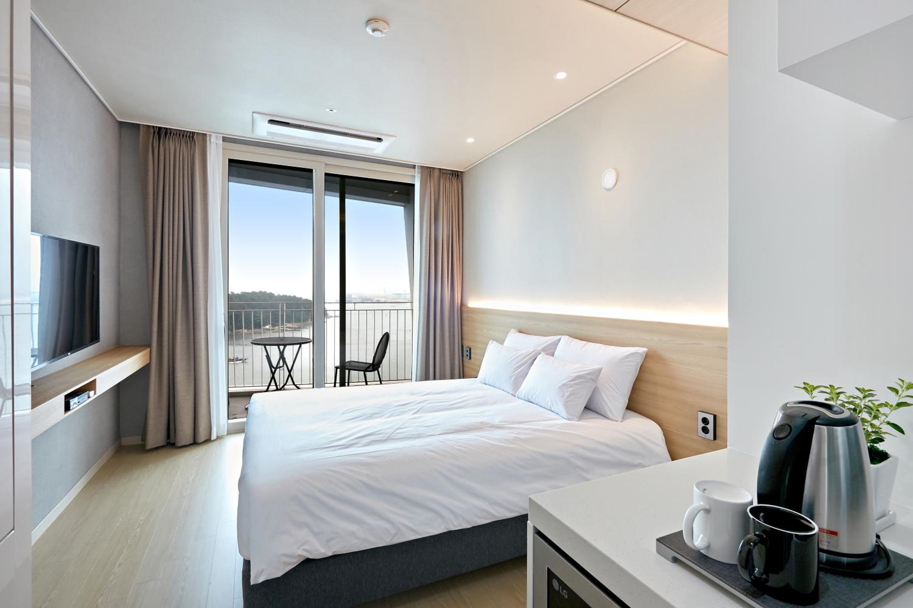 Deluxe Dobule with Terrace (Half Ocean View) - Photo 1