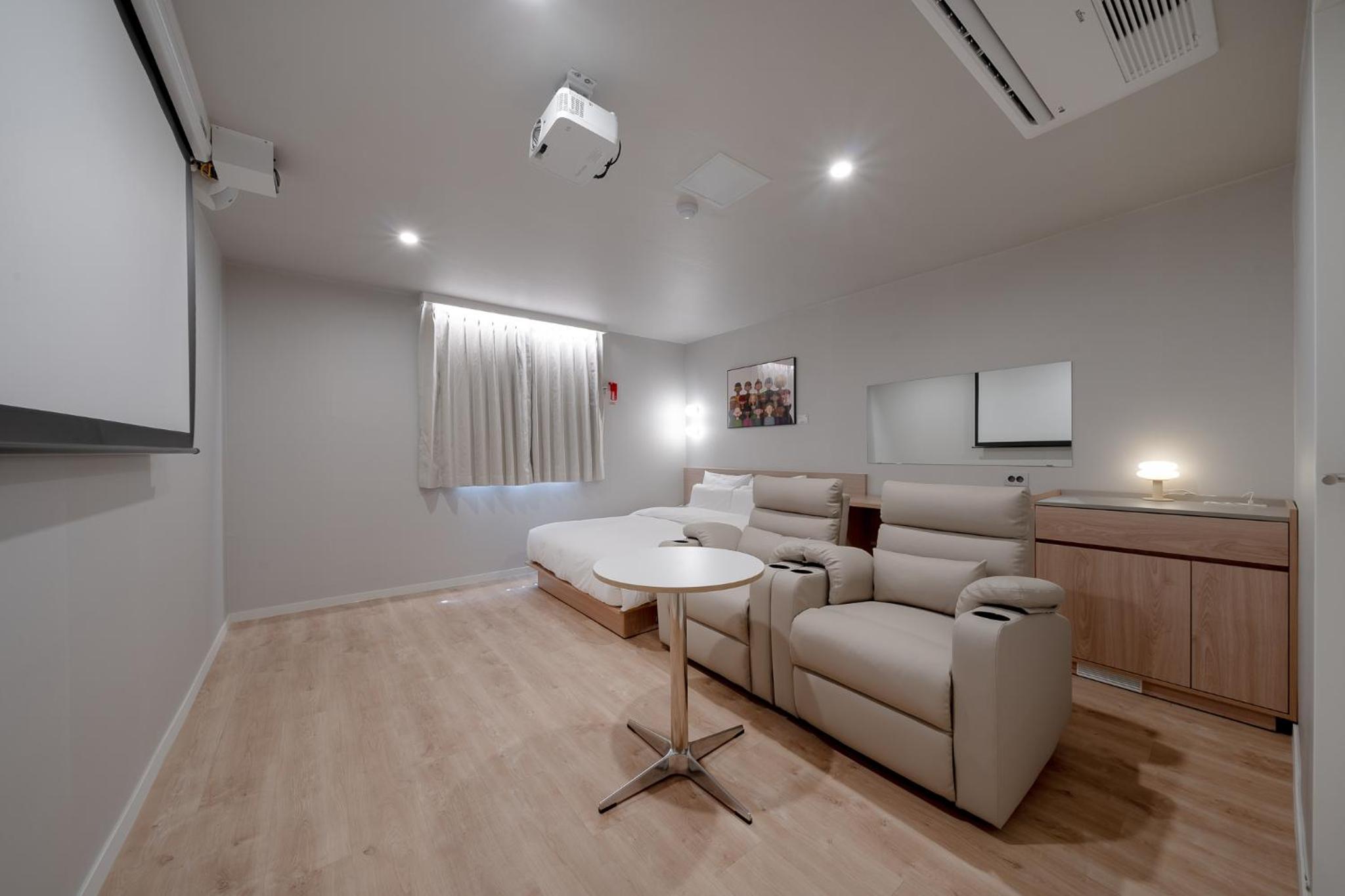Standard Suite Room - Photo 8