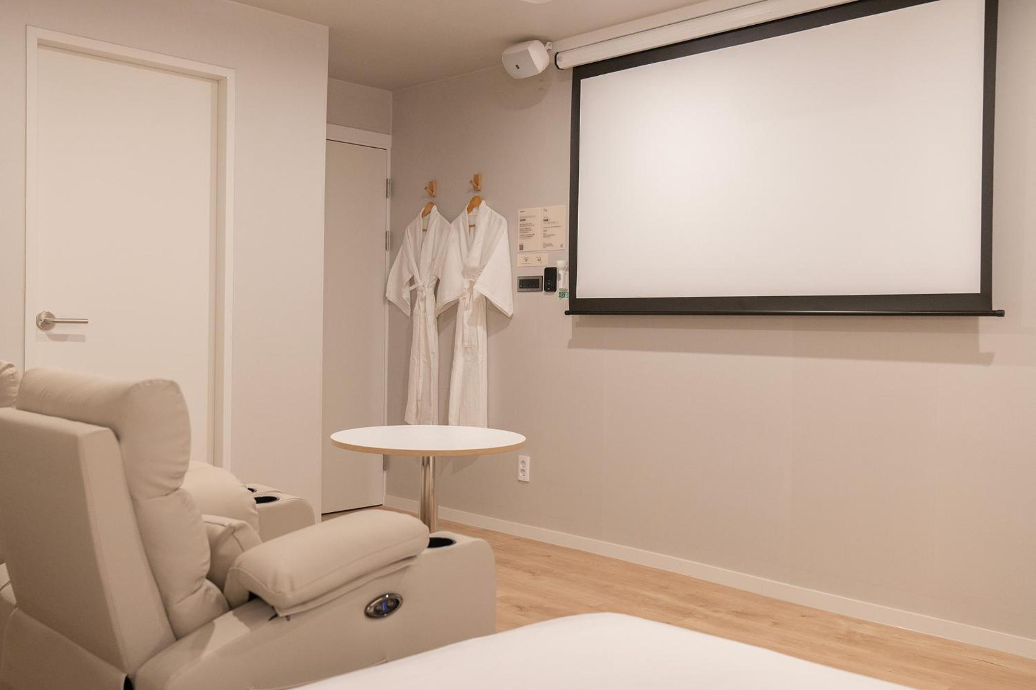 Standard Suite Room - Photo 10