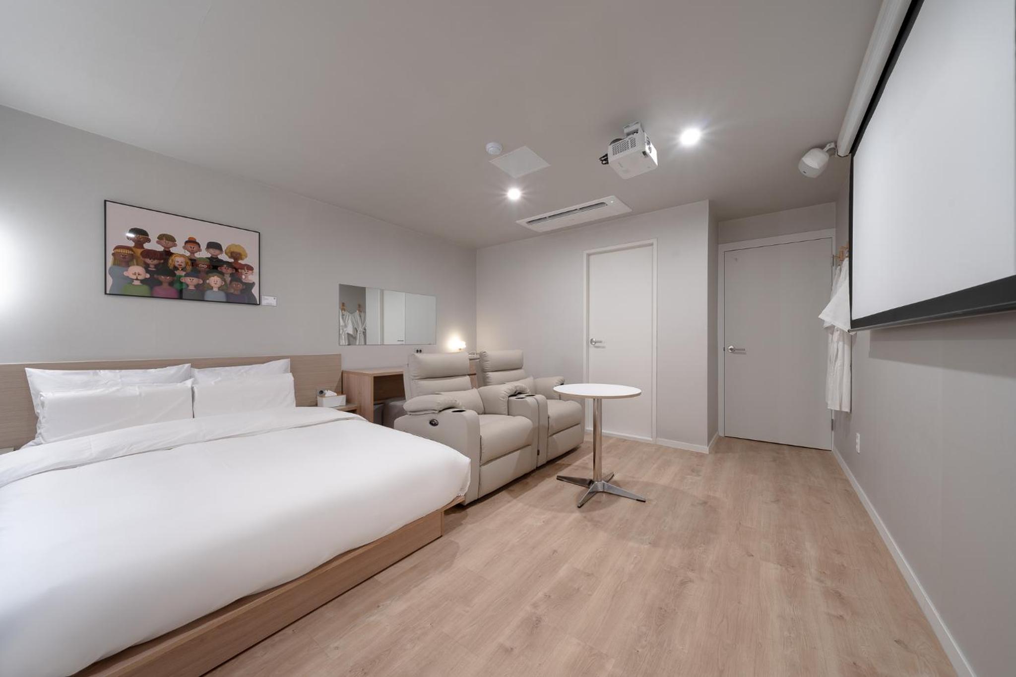 Standard Suite Room - Photo 1