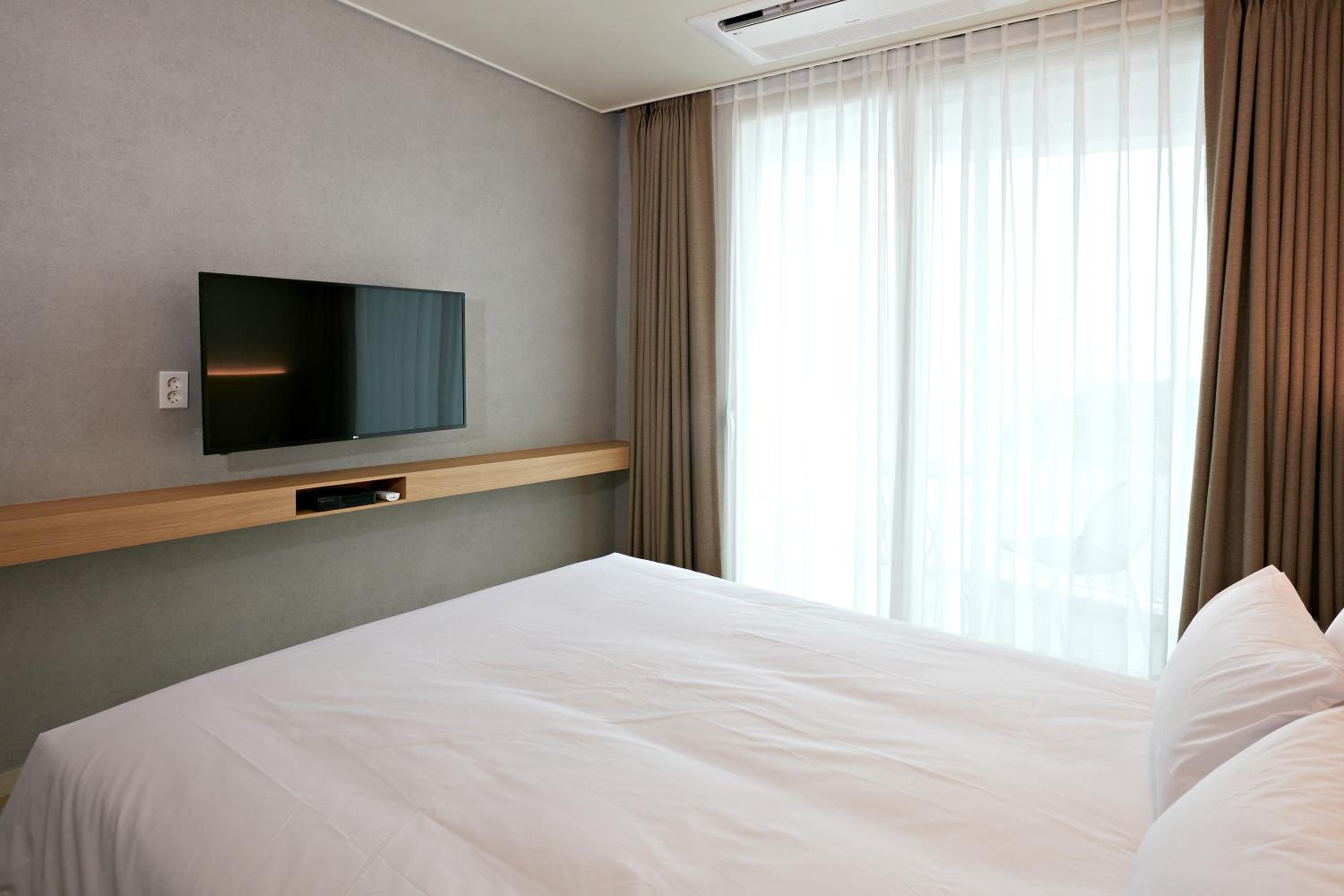 Deluxe Dobule with Terrace (Half Ocean View) - Photo 5