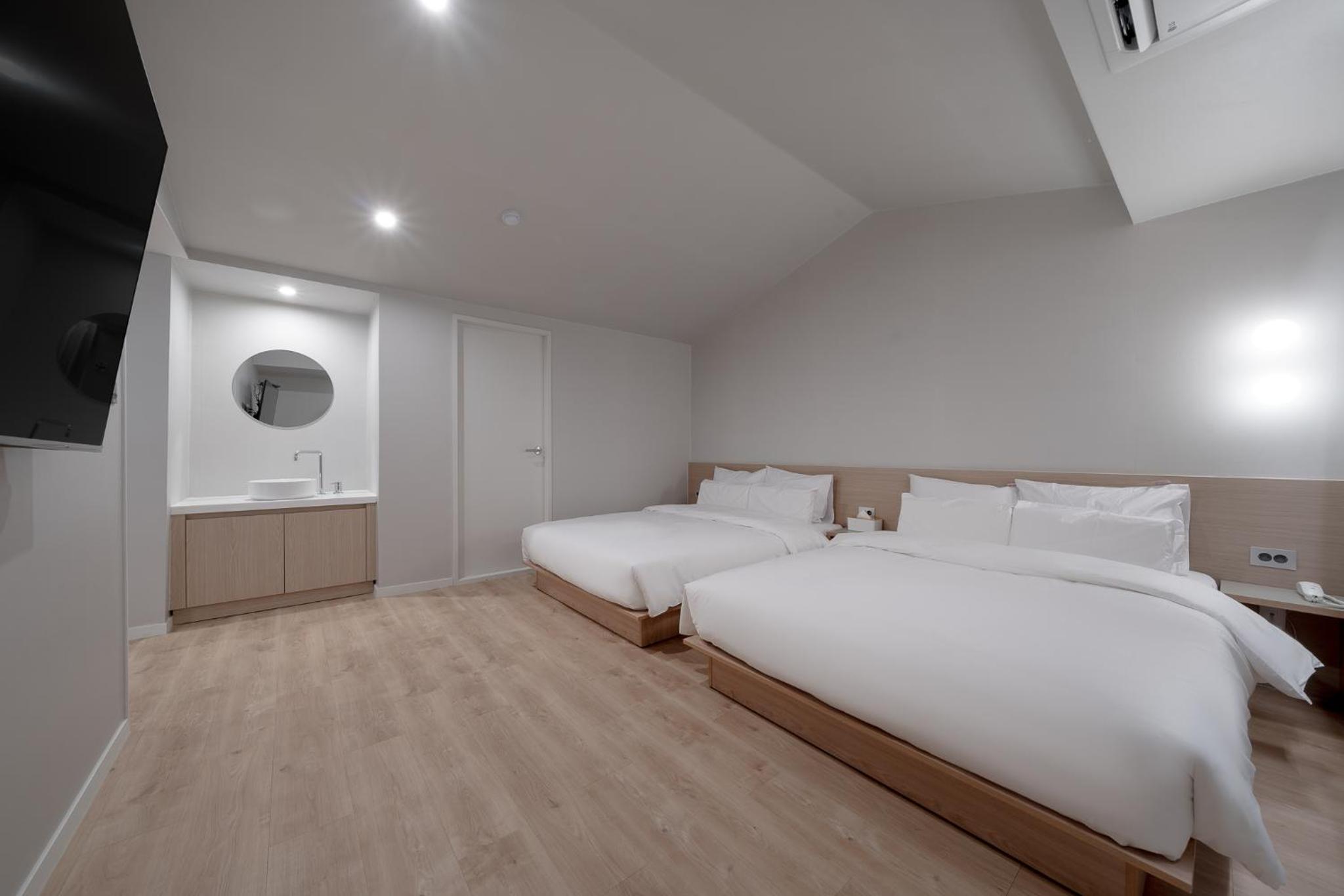 Family Suite Room - Photo 1