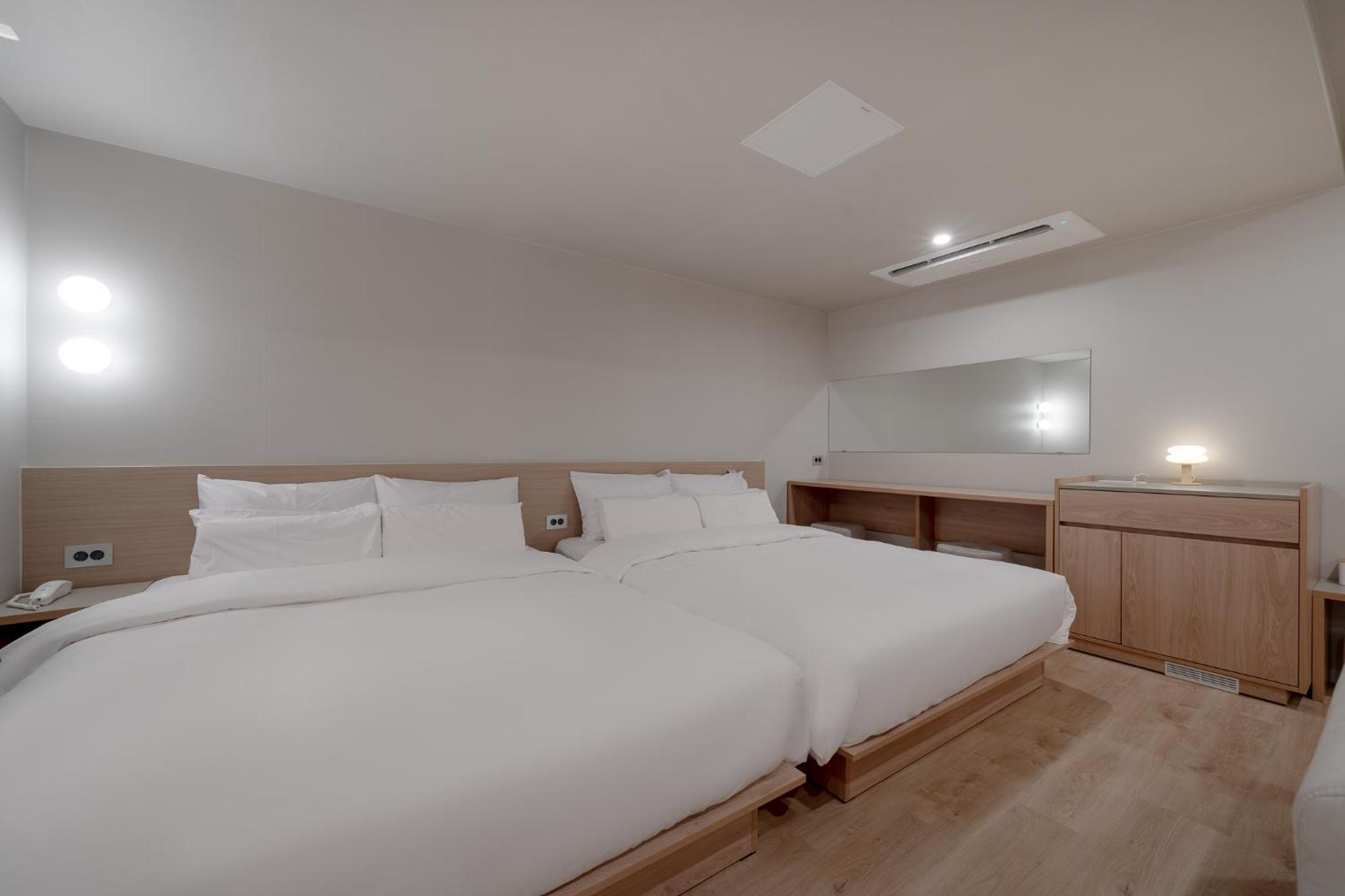 Family Suite Room - Photo 7
