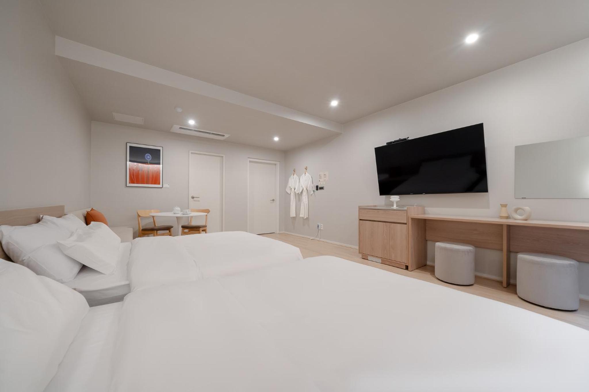 Family Suite Room - Photo 8