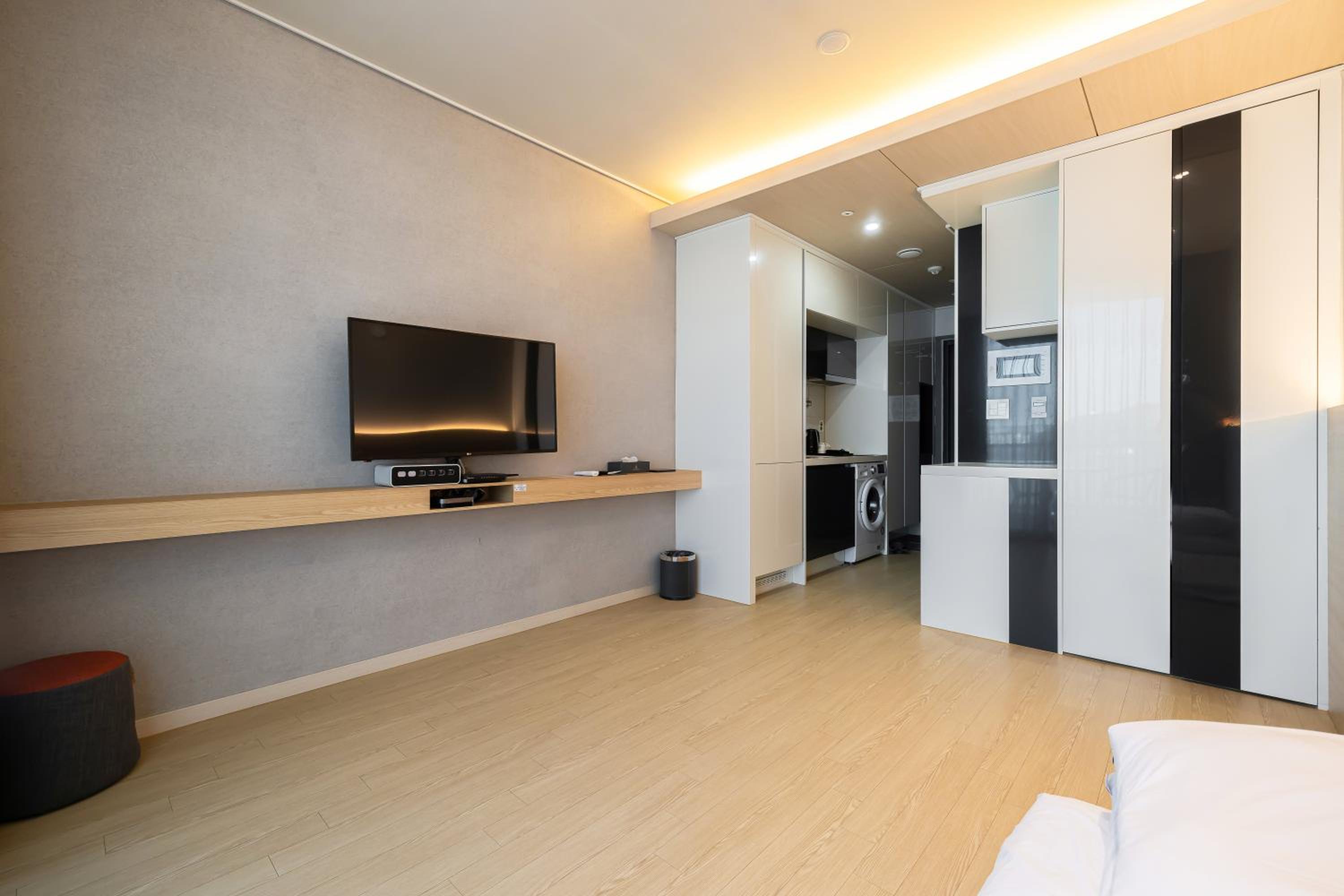 Korean Style Deluxe Ondol with Terrace (Ocean View) - Photo 2