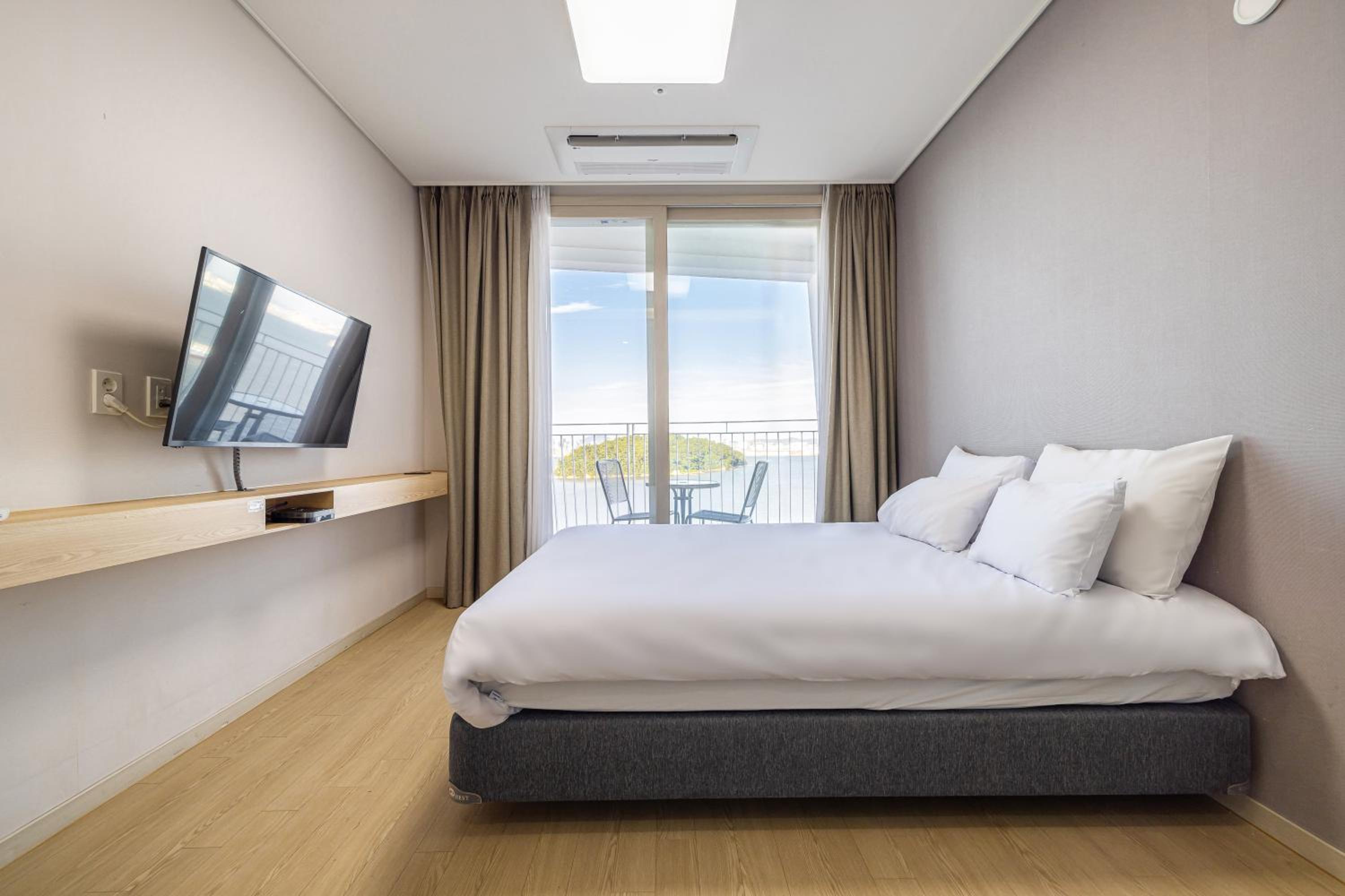 Deluxe Dobule with Terrace (Ocean View) - Photo 9