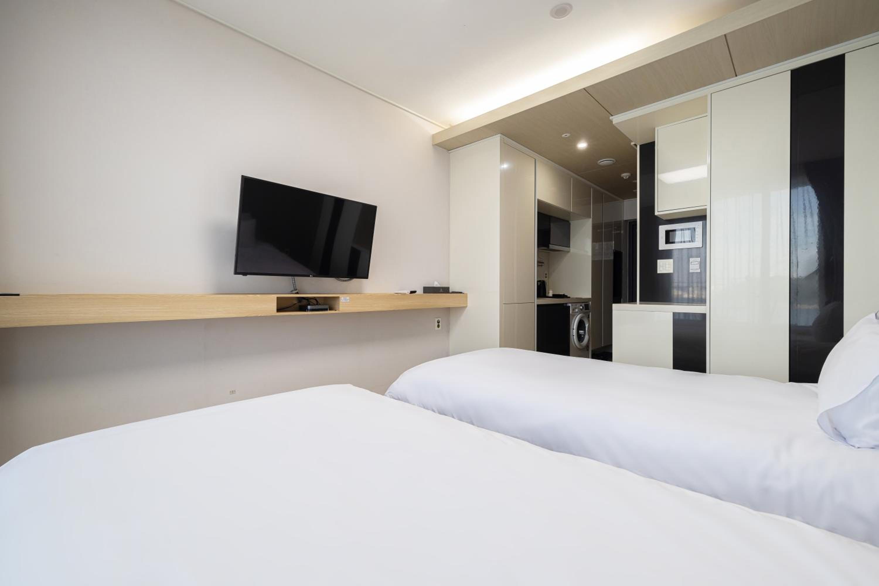 Deluxe Twin with Terrace  - Photo 6