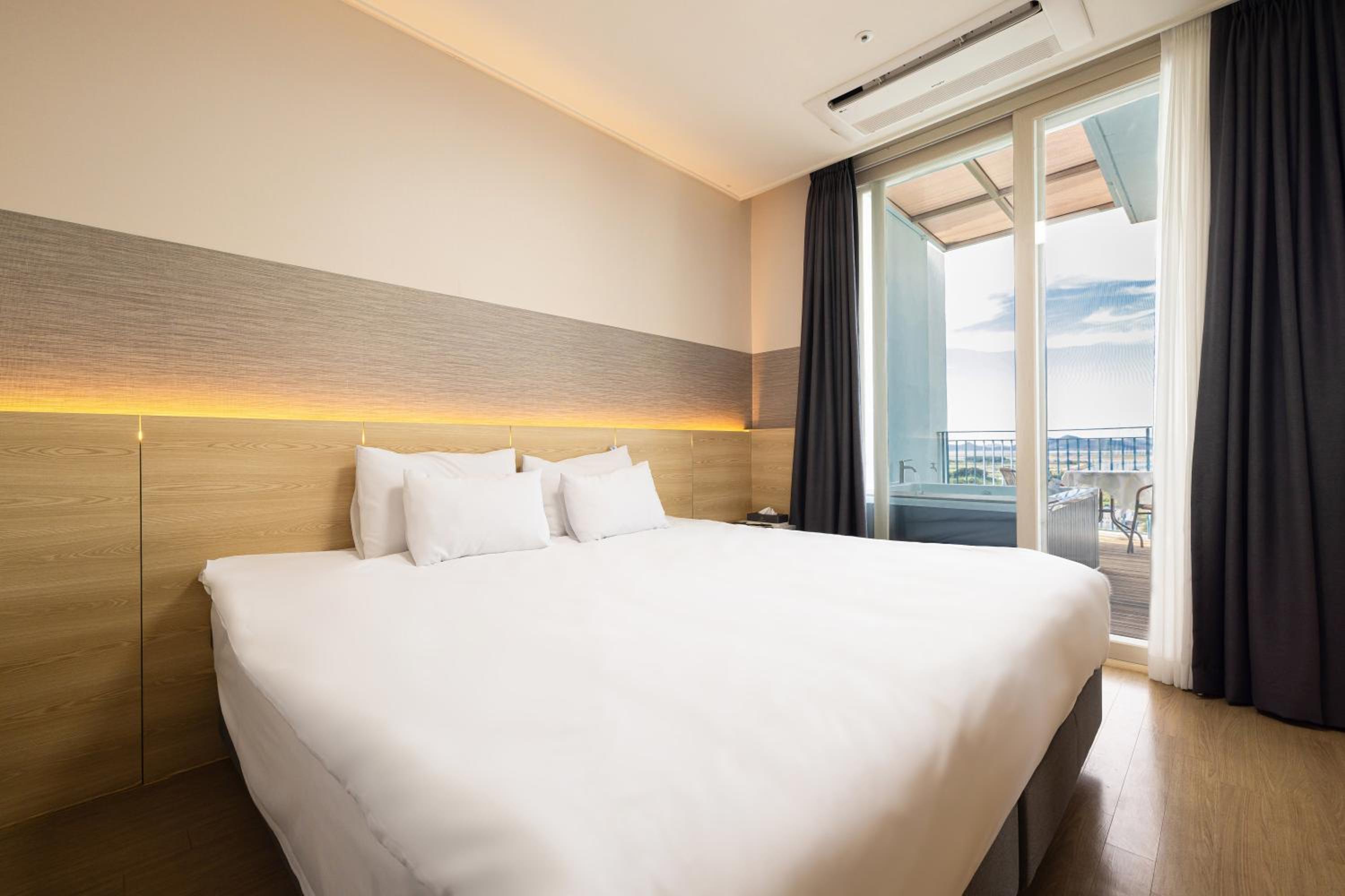 Premier Spa Suite Deluxe King (Half Ocean View) - Photo 1