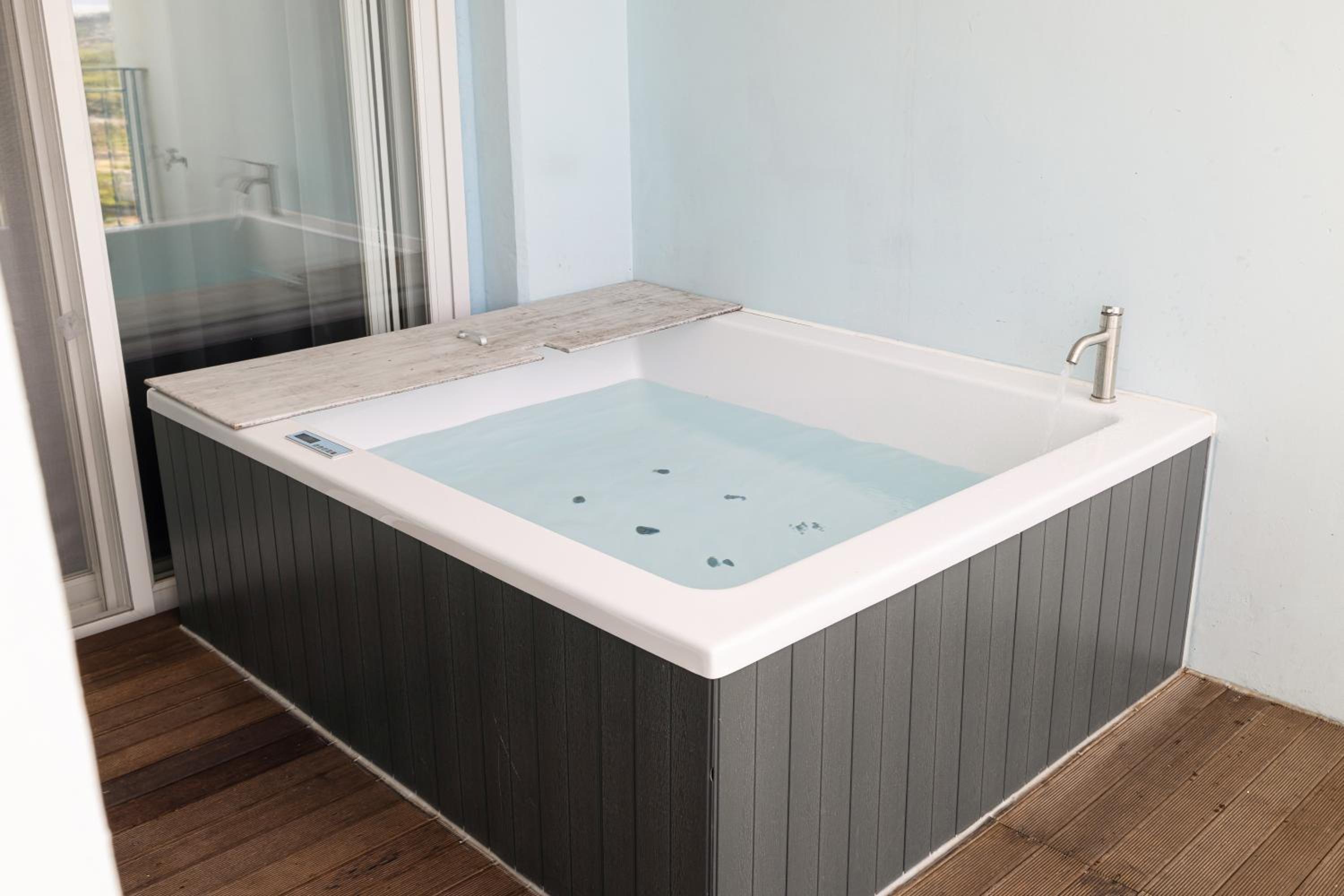 Premier Spa Suite Deluxe King (Half Ocean View) - Photo 12