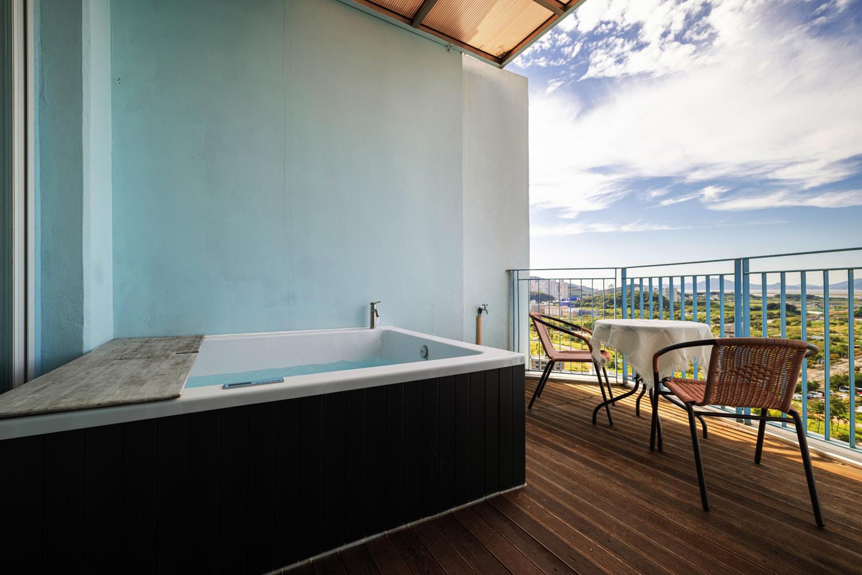 Premier Spa Suite Deluxe King (Half Ocean View) - Photo 9