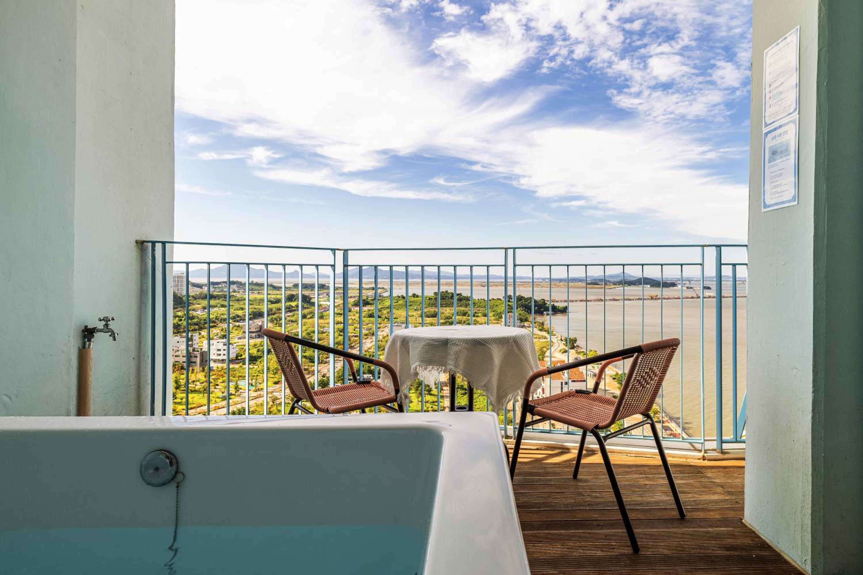 Premier Spa Suite Deluxe King (Half Ocean View) - Photo 8