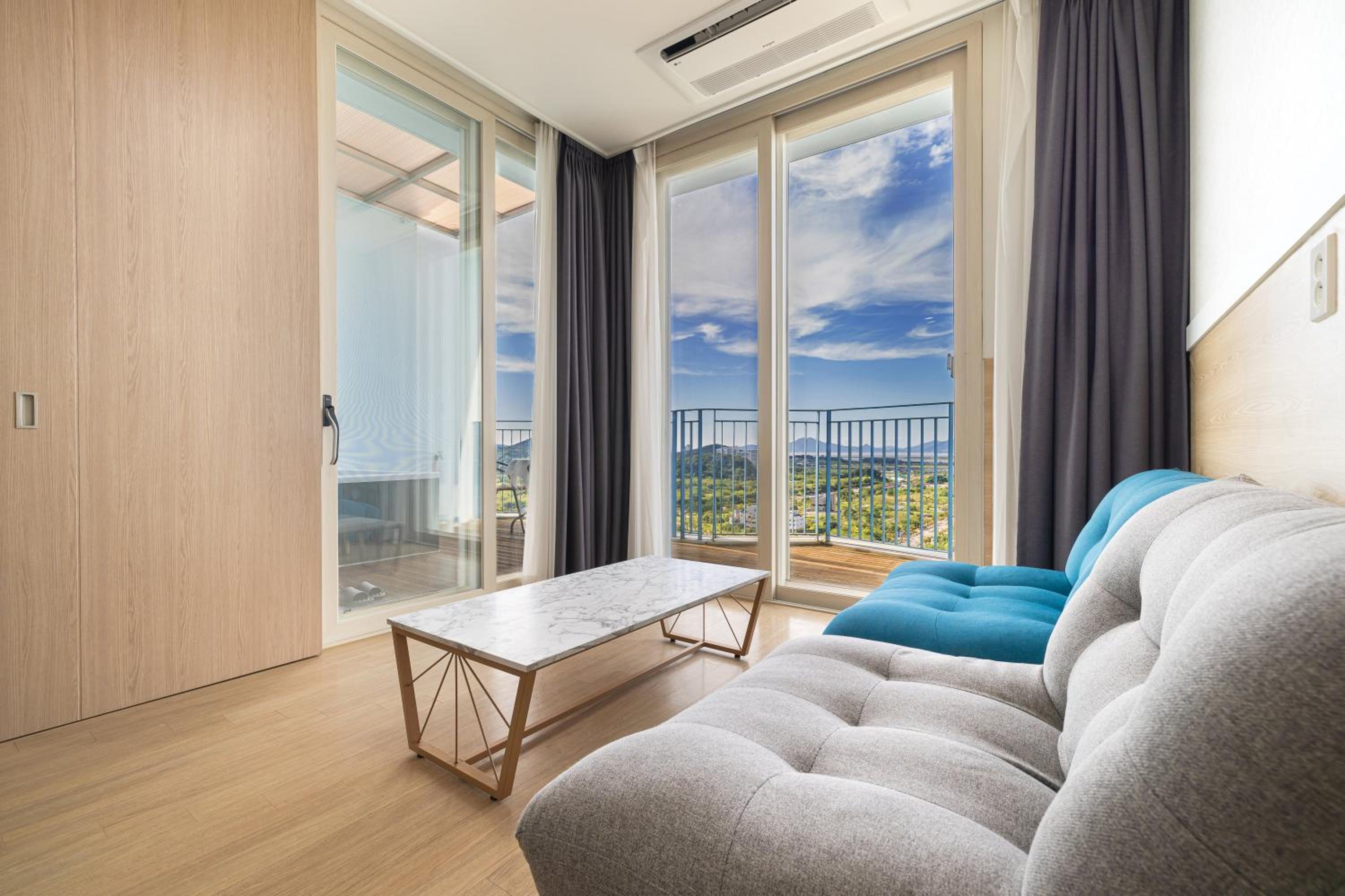 Premier Spa Suite Deluxe King (Half Ocean View) - Photo 3