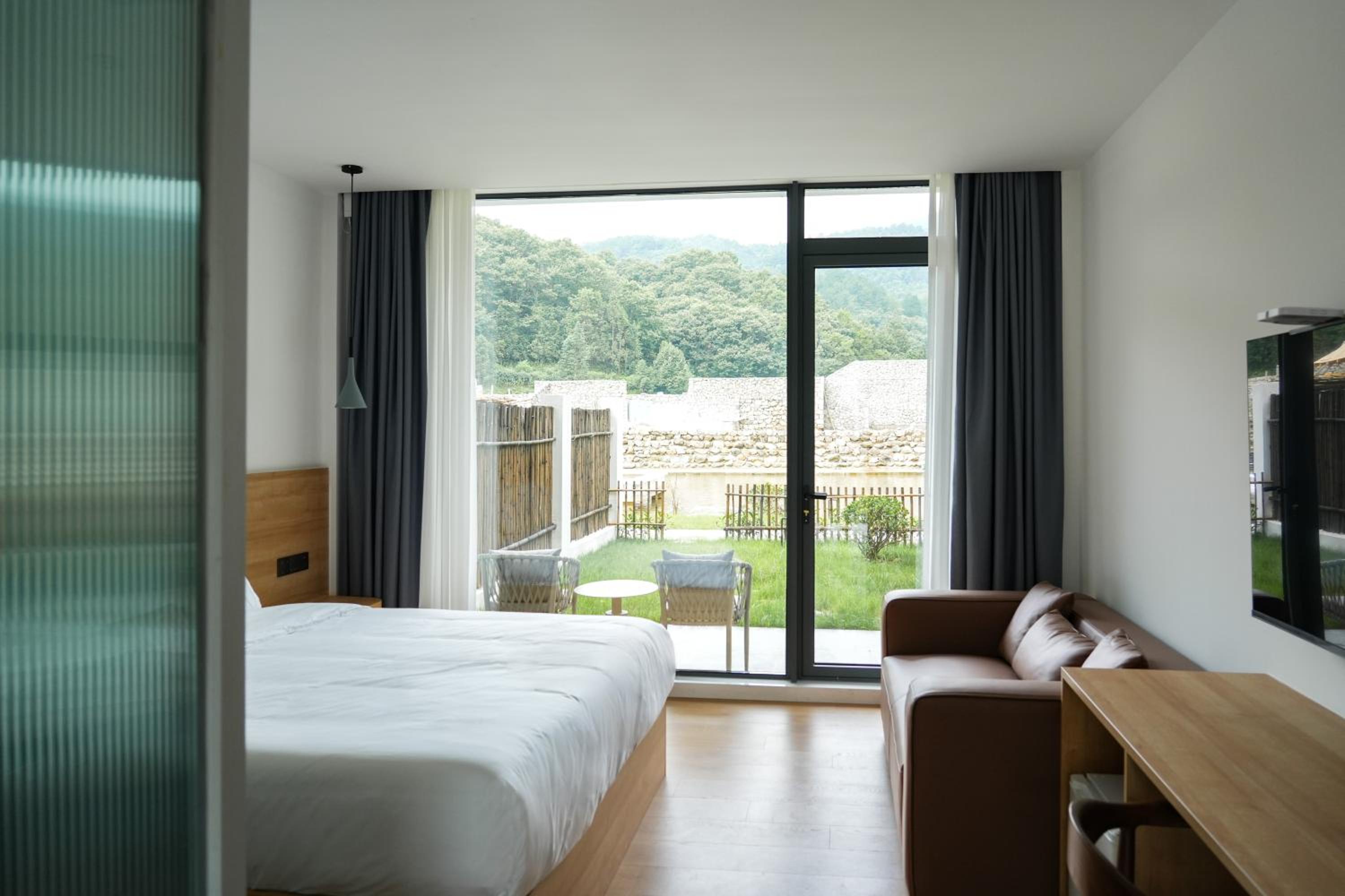 Courtyard View King Room photo 2