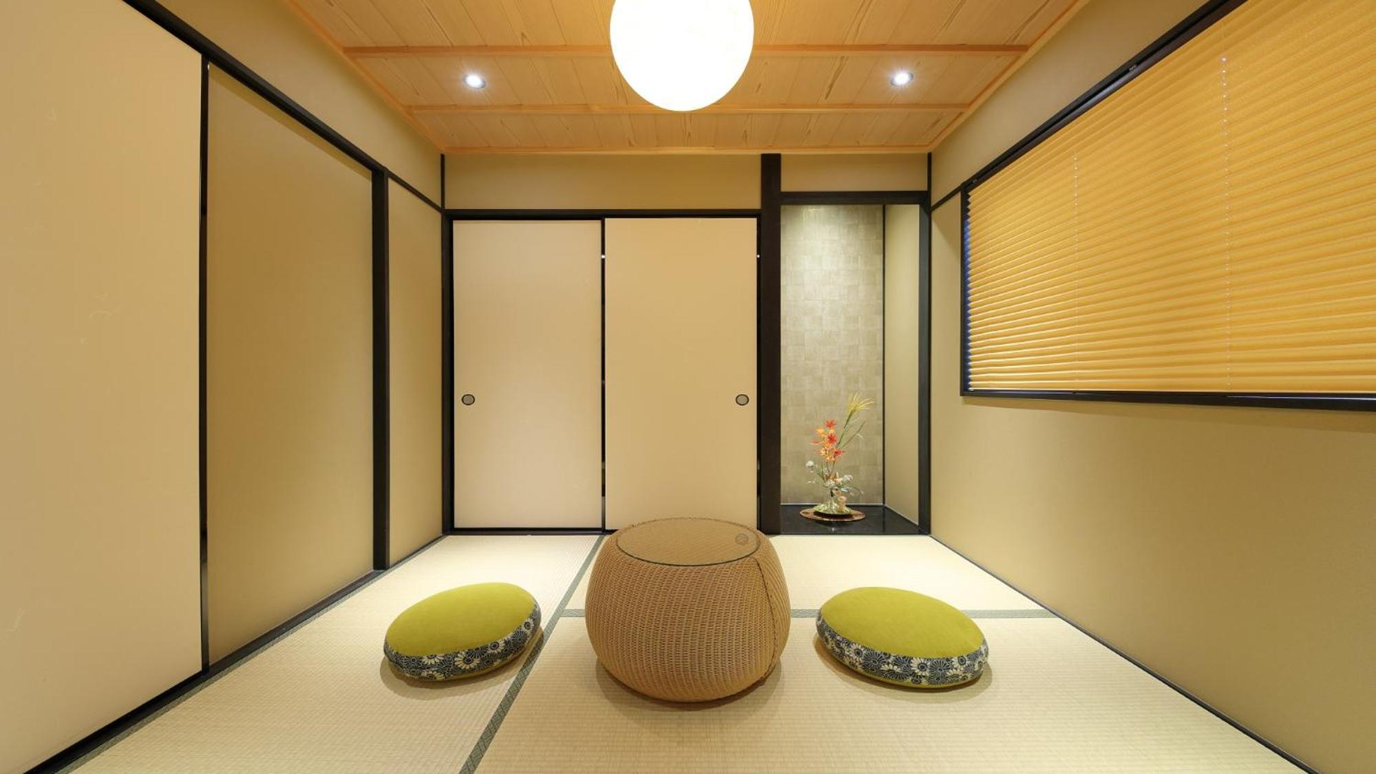 Quadruple Room with Private Bathroom and Mini Kitchen