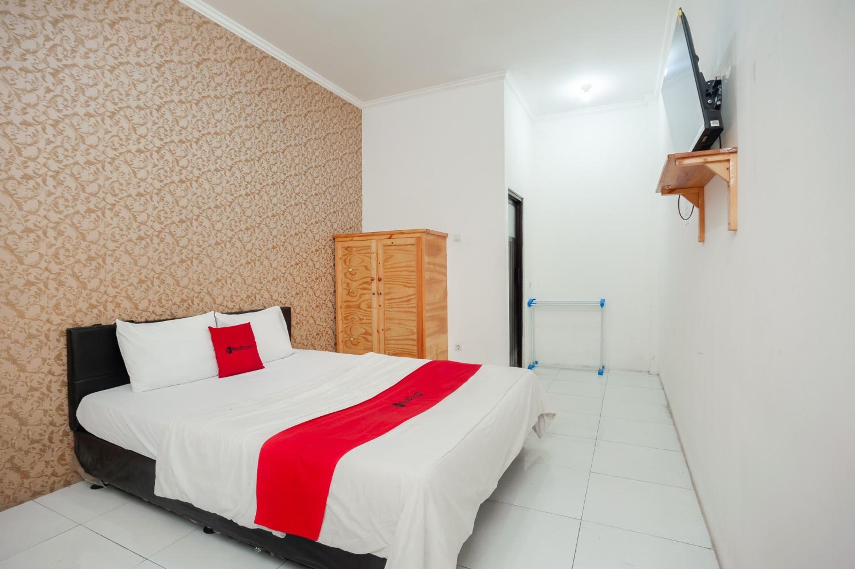 Budget Double Room photo 3
