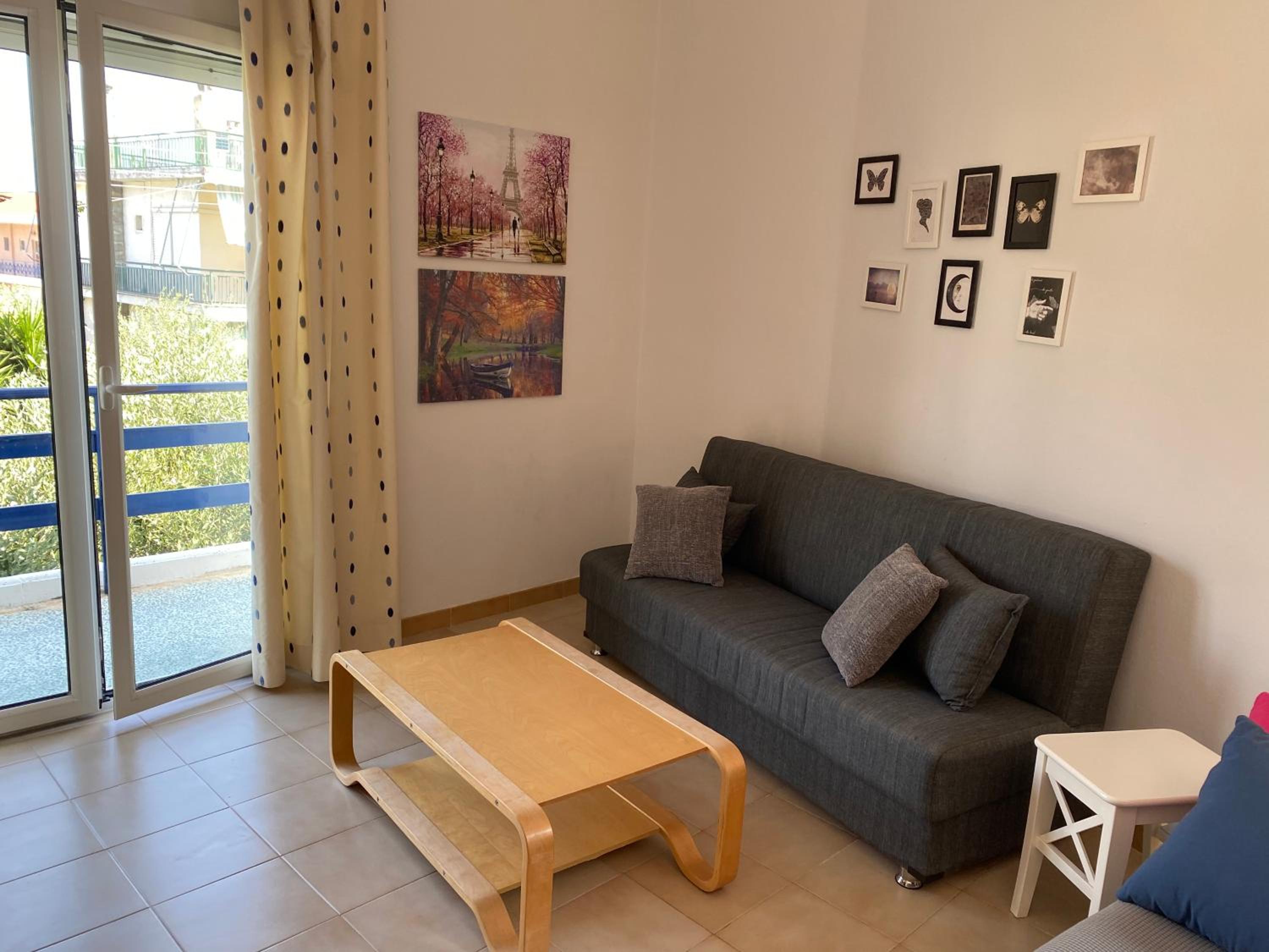 One-Bedroom Apartment photo 1