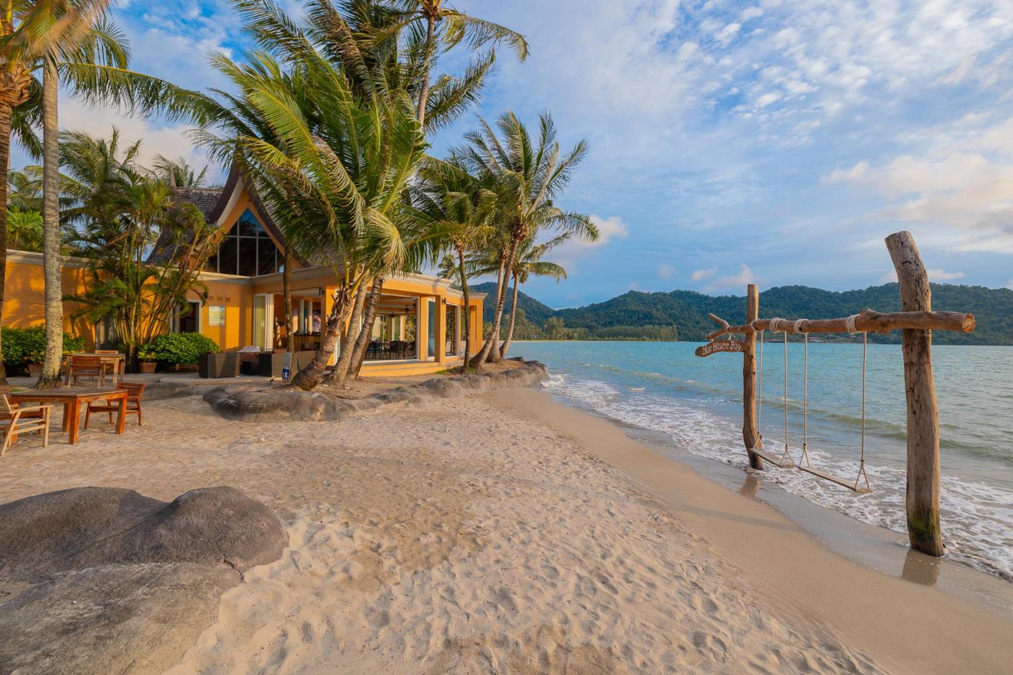 Three-Bedroom Villa with Sea View  - Photo 2