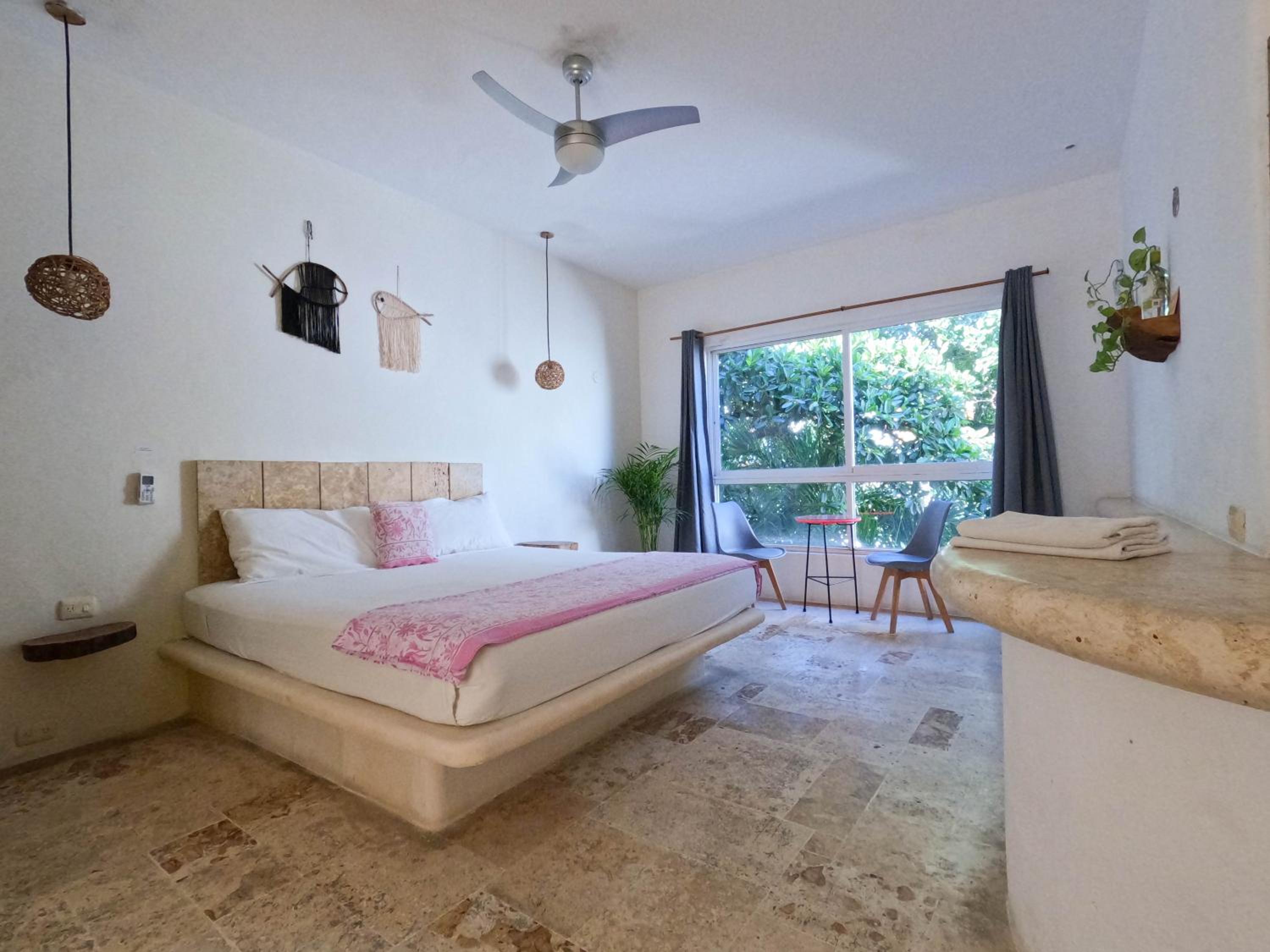Deluxe Room - Photo 17