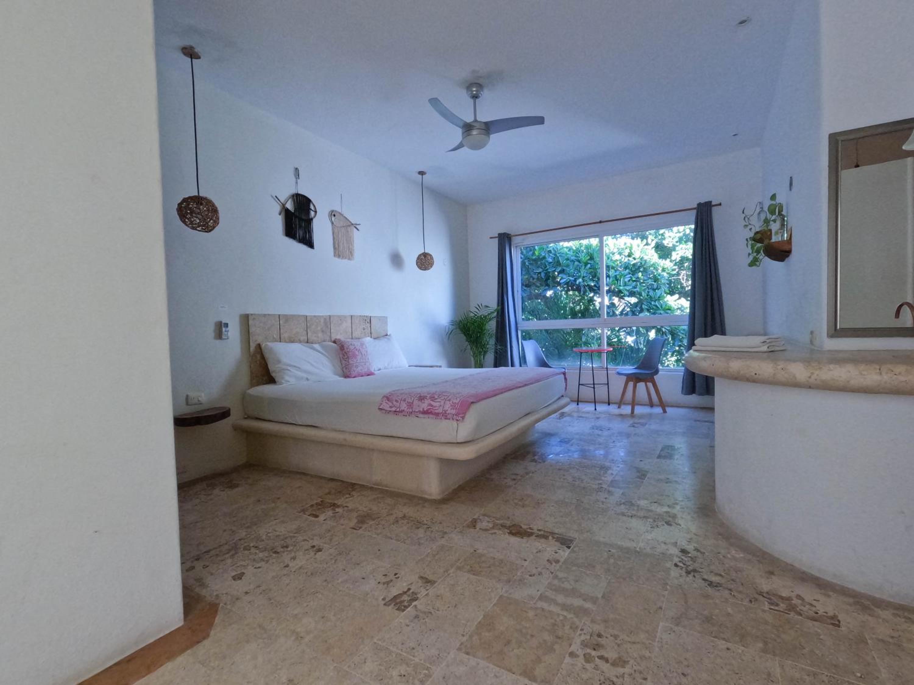 Deluxe Room - Photo 1