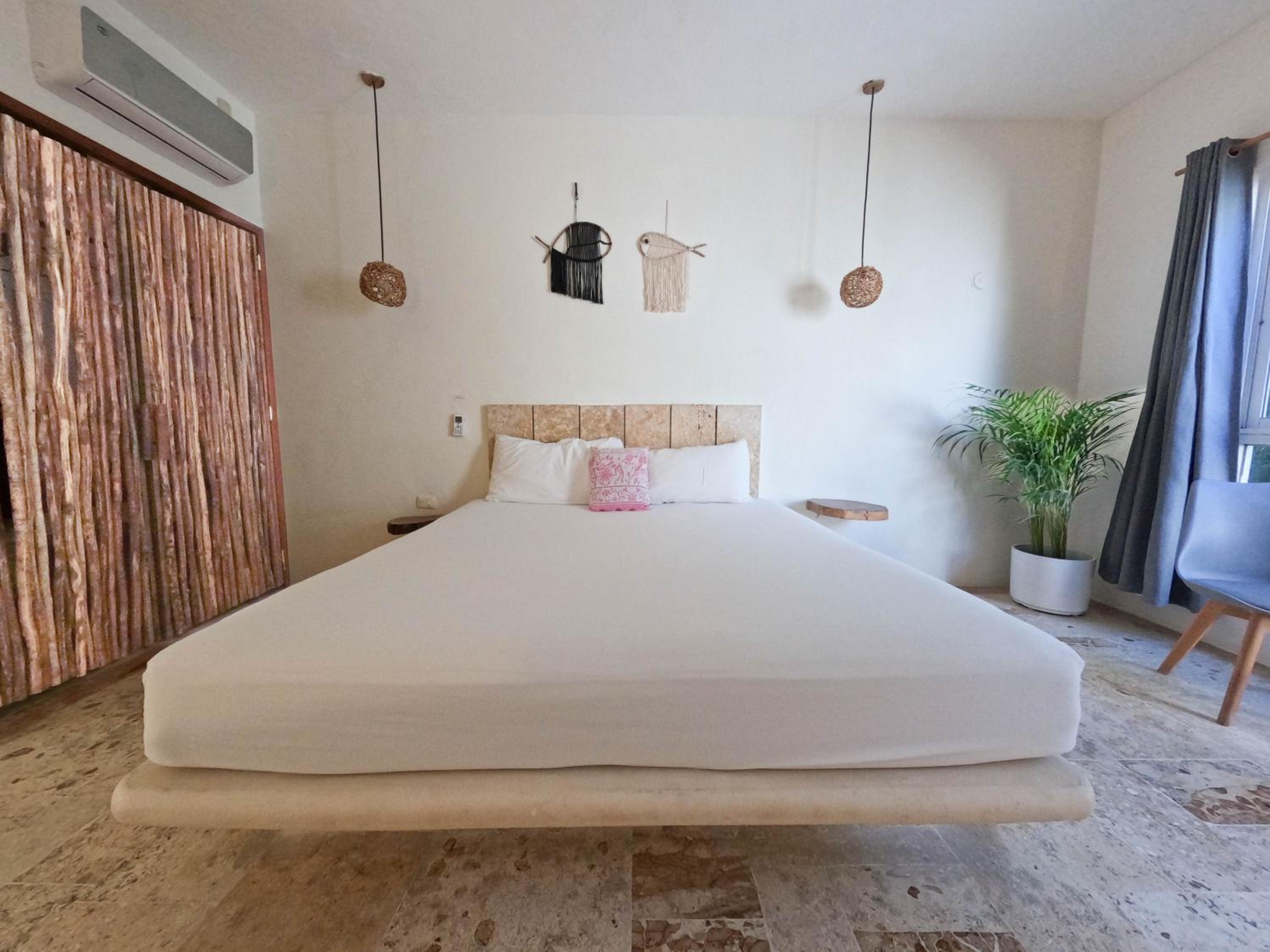 Deluxe Room - Photo 9