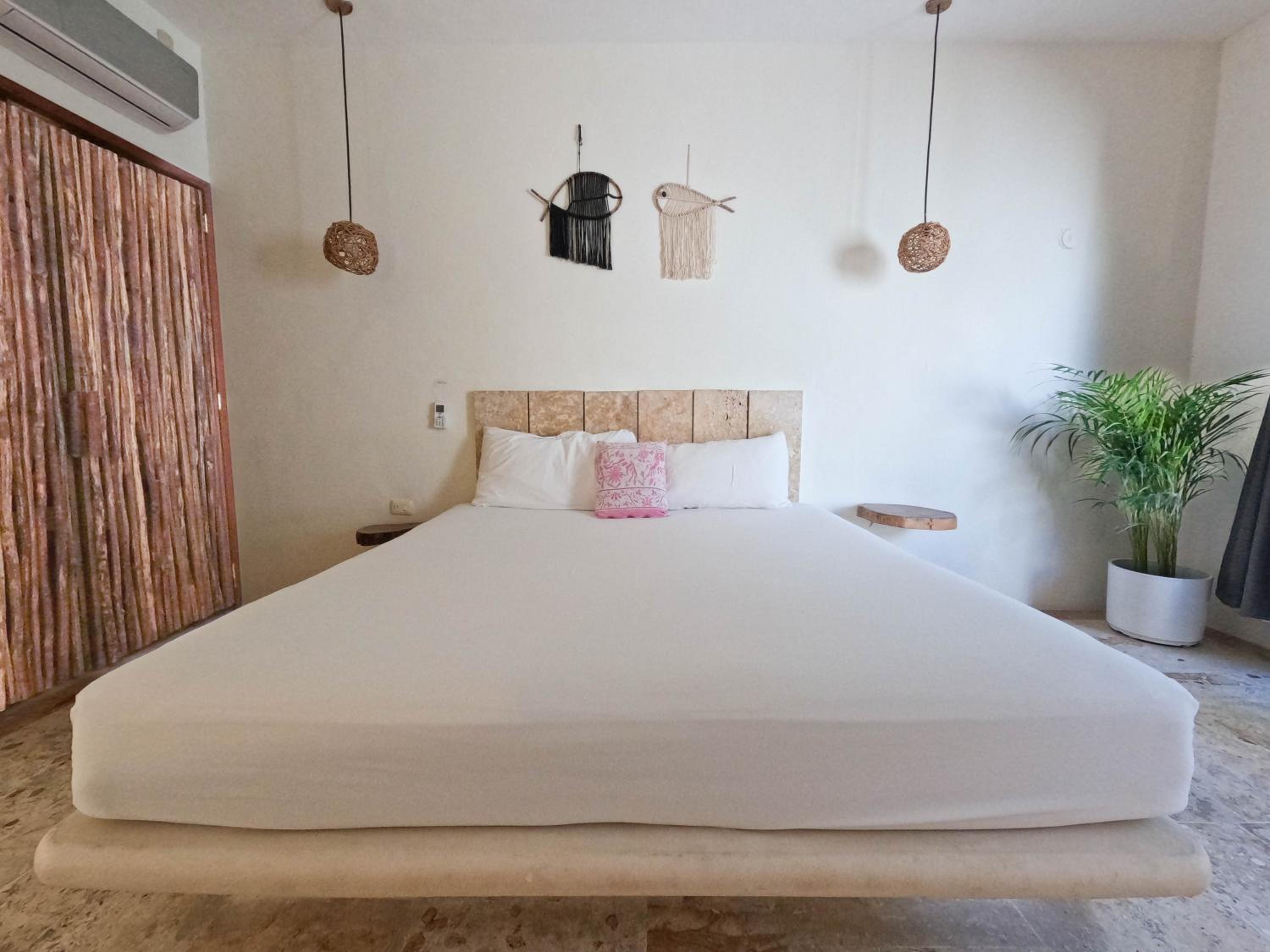 Deluxe Room - Photo 6