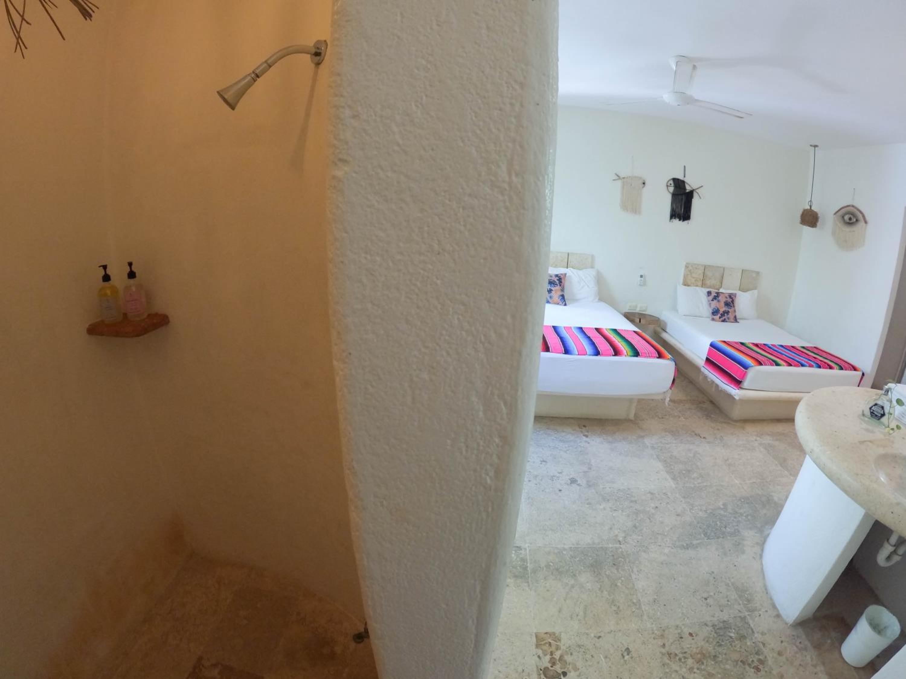 Standard Twin Room - Photo 24