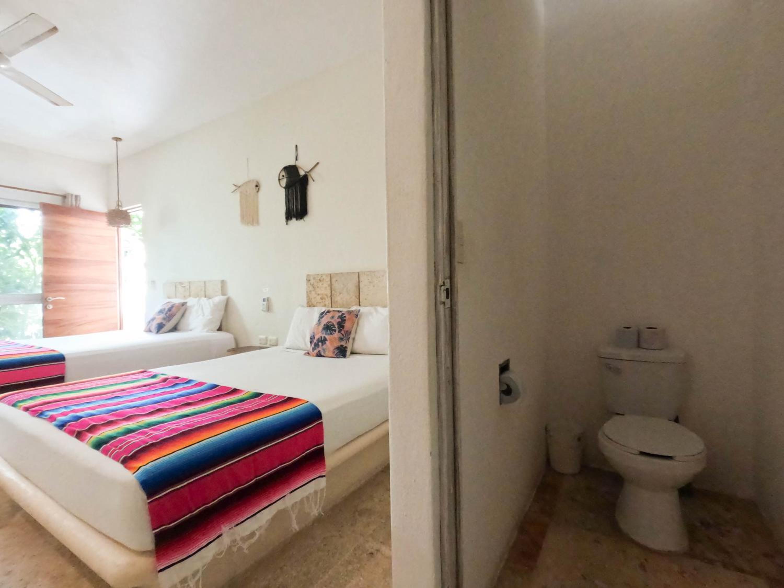Standard Twin Room - Photo 26