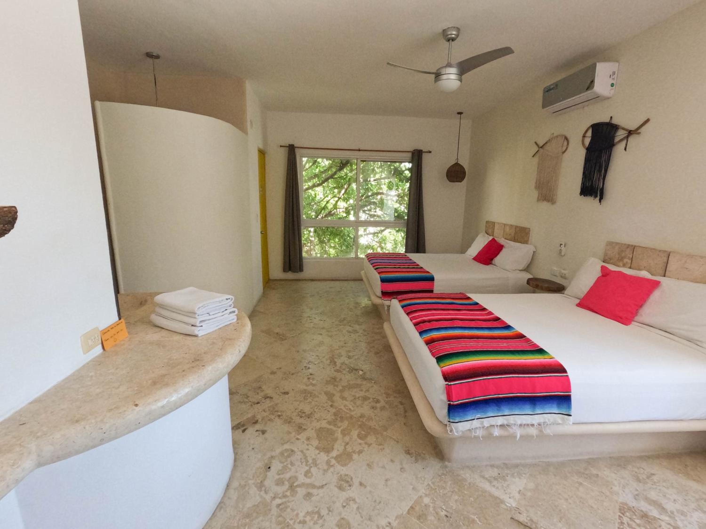 Standard Twin Room - Photo 15