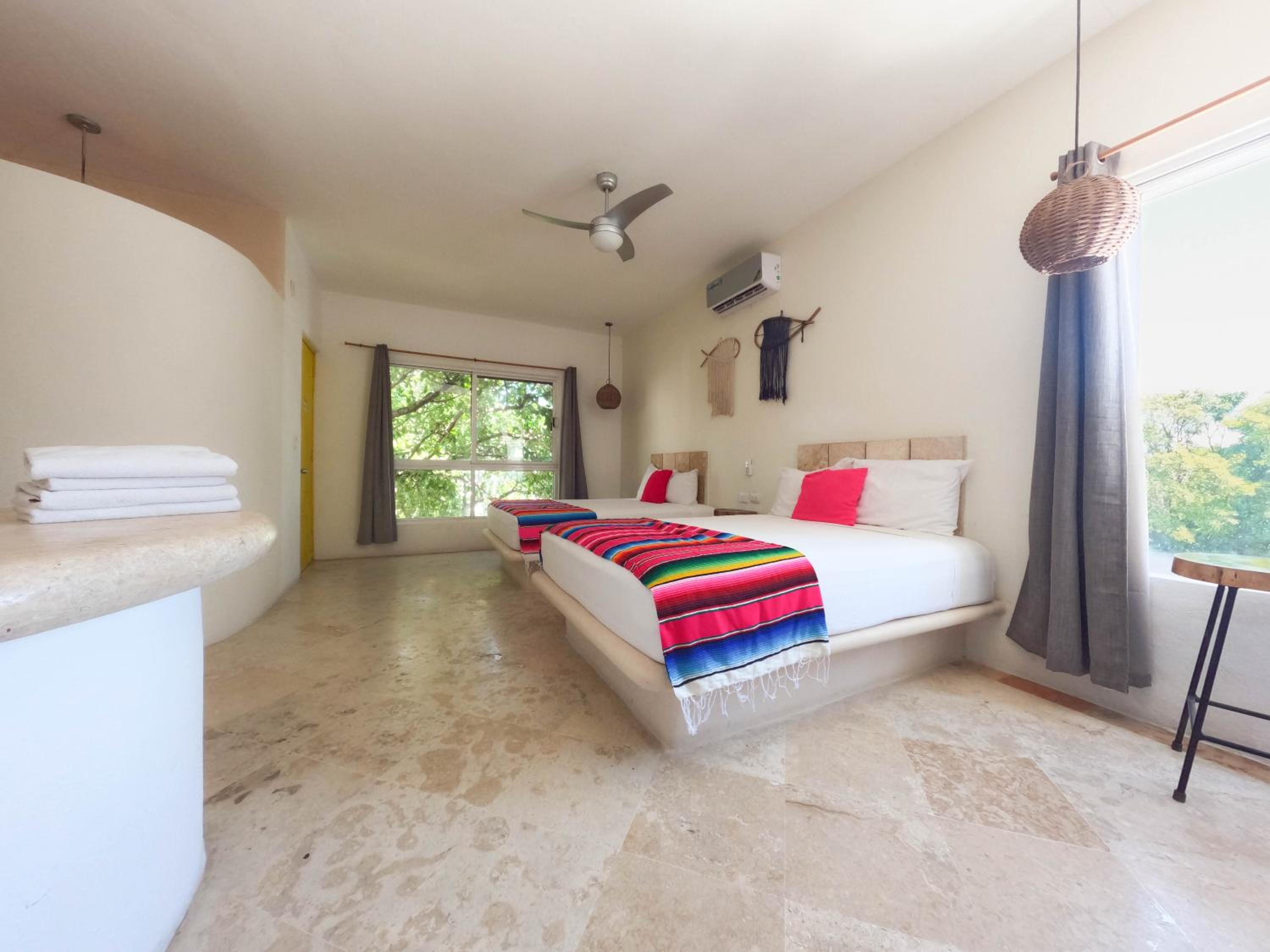 Standard Twin Room - Photo 17