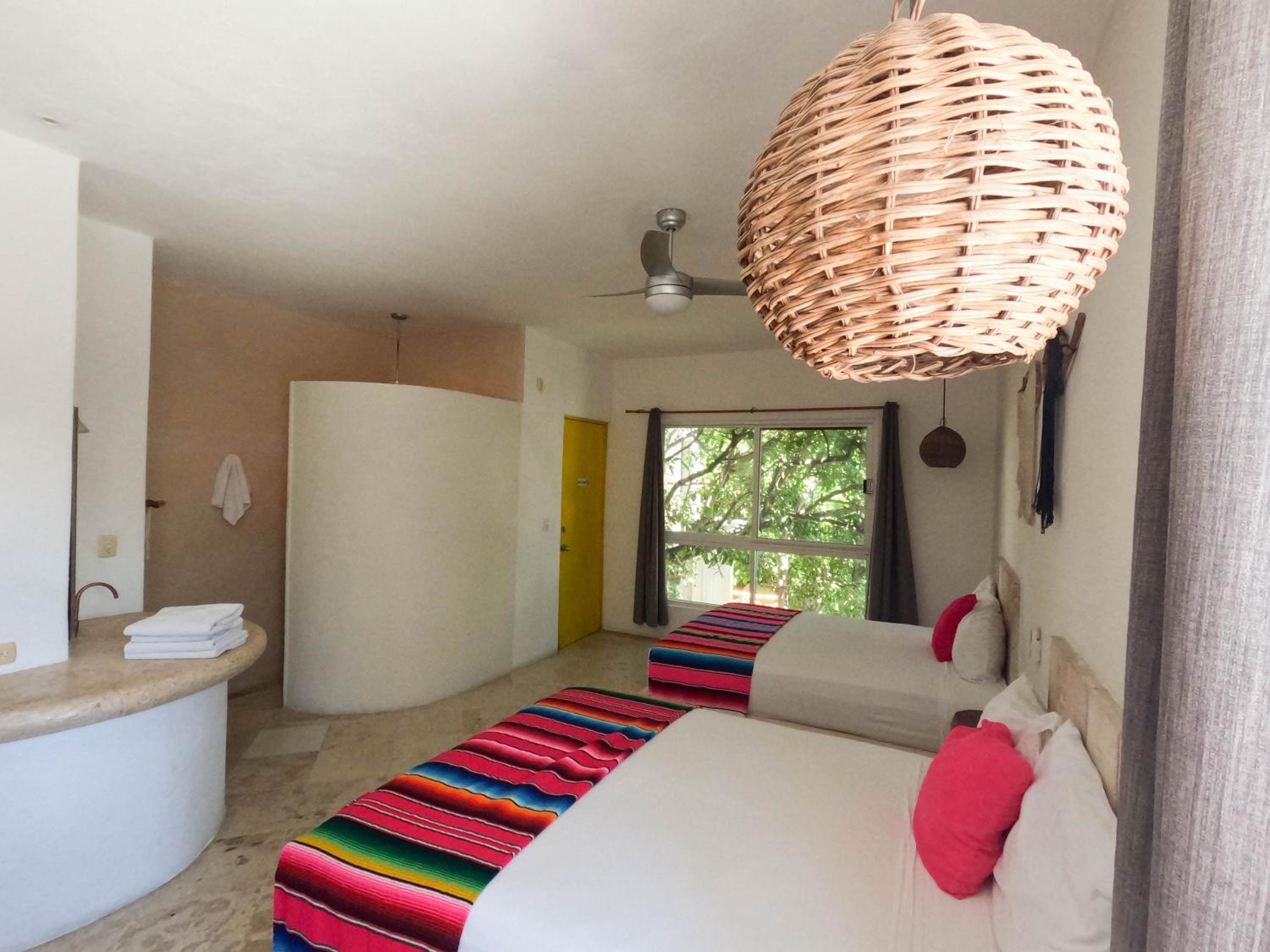 Standard Twin Room - Photo 20