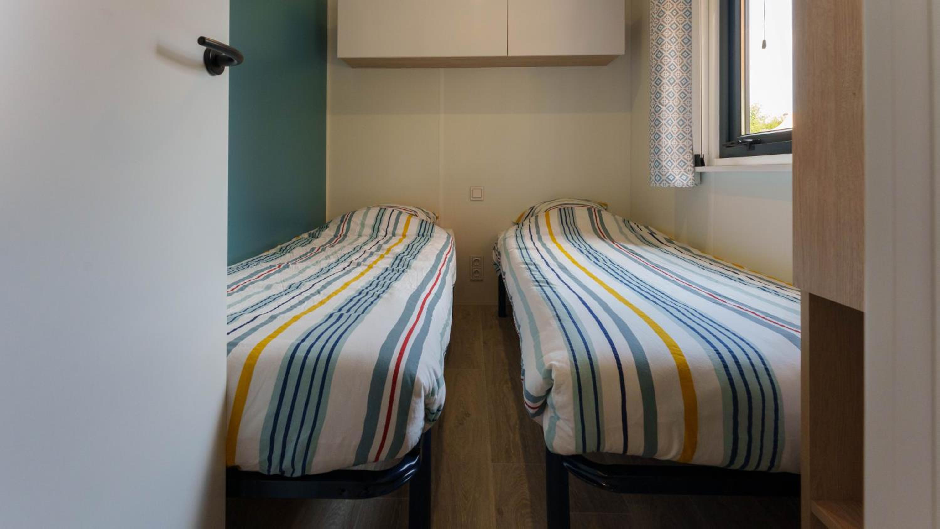 Mobile Home - Photo 5