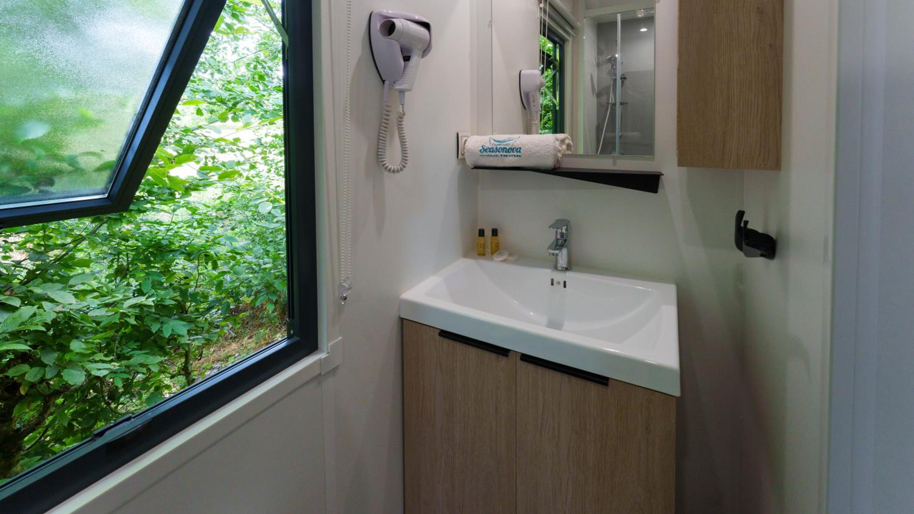 Mobile Home - Photo 8