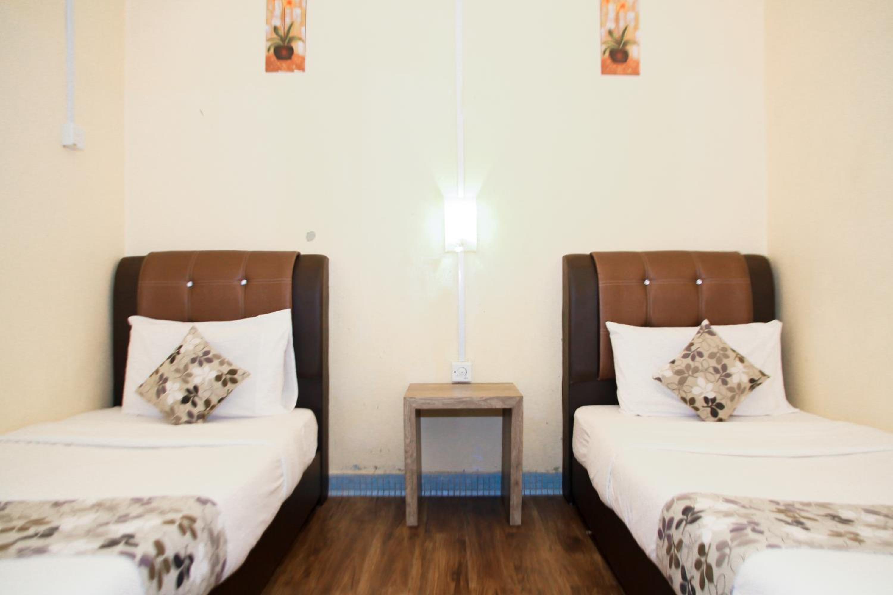 Standard Twin Room with Shared Bathroom photo 3