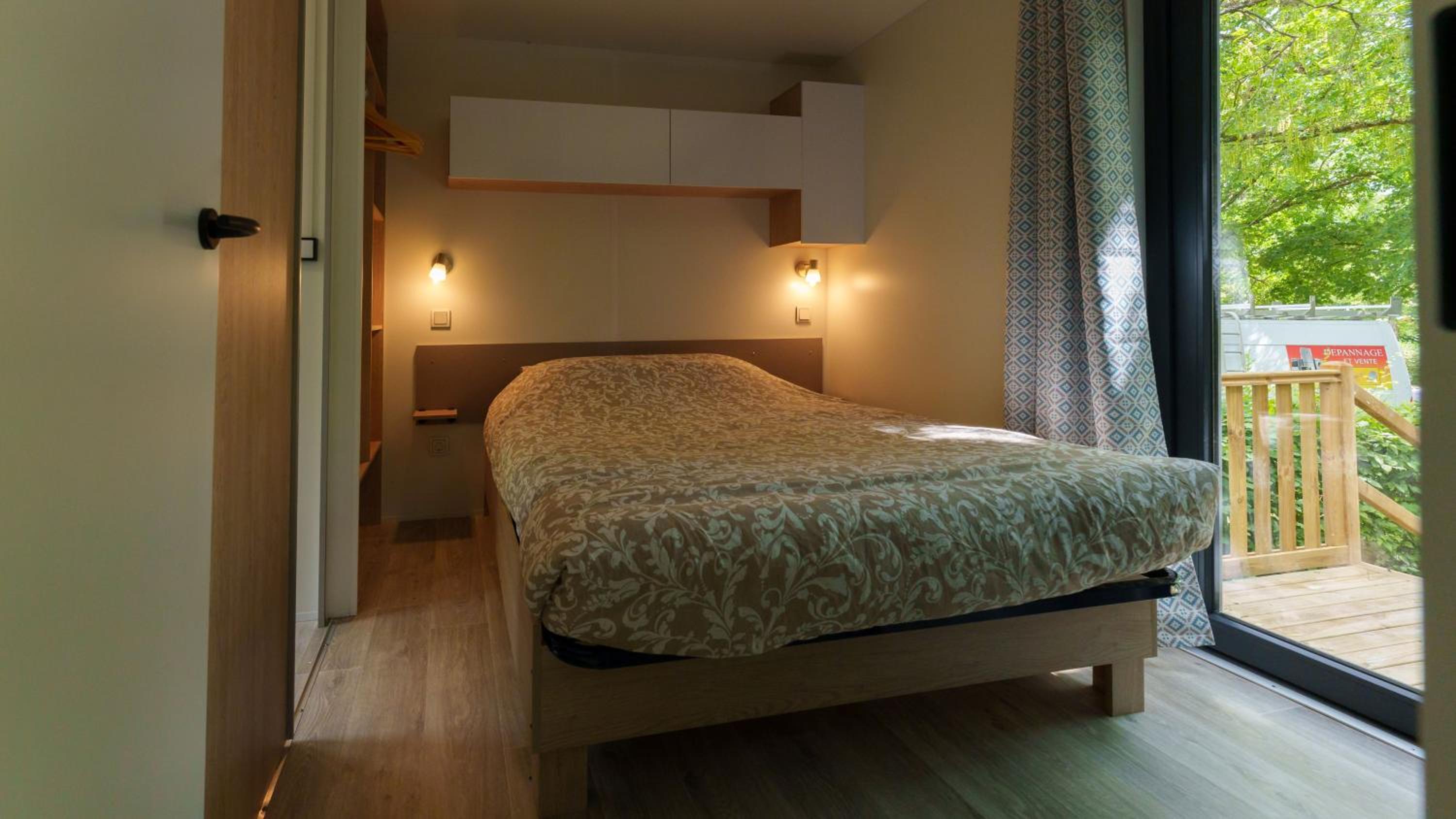 Two-Bedroom Cottage - Photo 2
