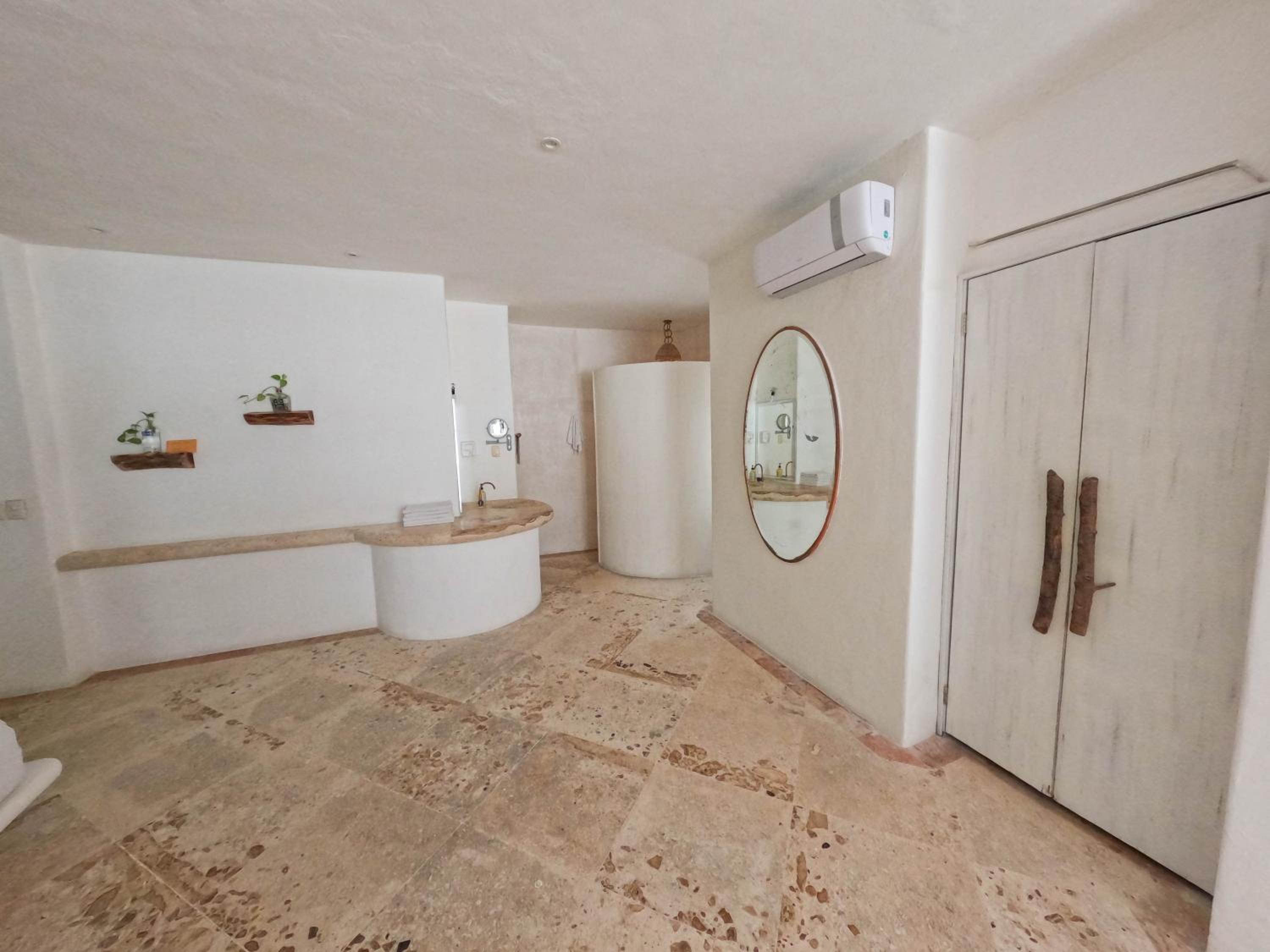 Quadruple Room - Photo 22