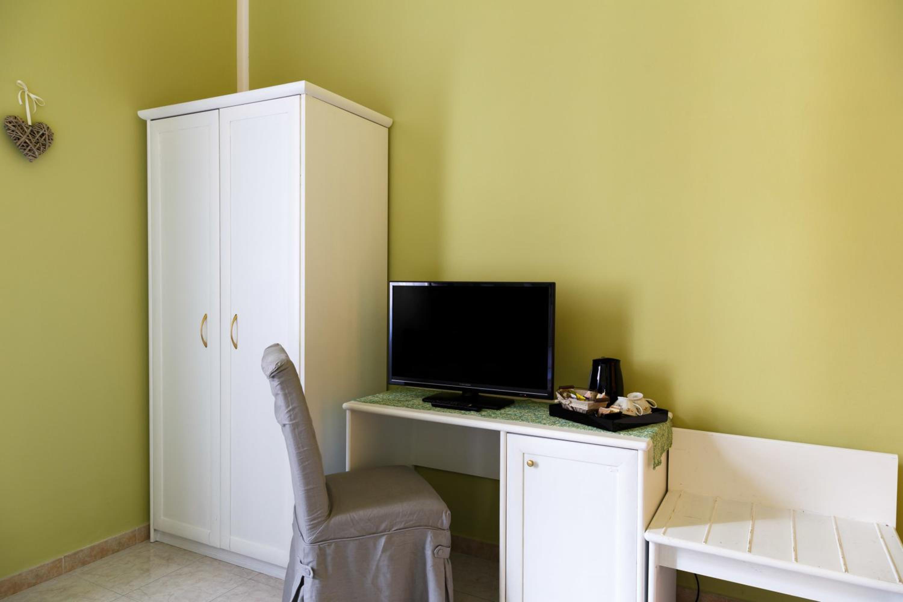 Double or Twin Room photo 3