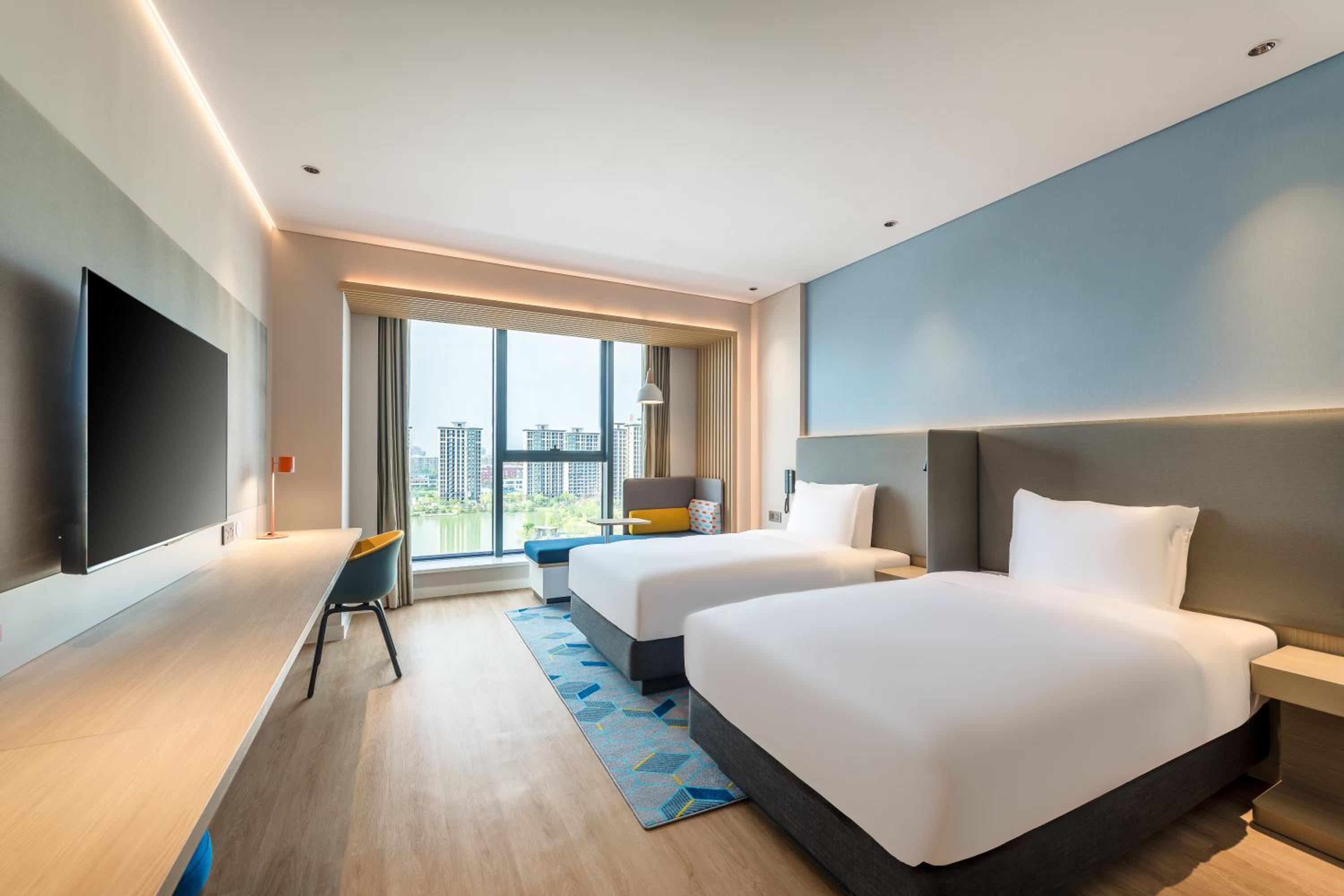 Standard Twin Room with Lake View photo 1