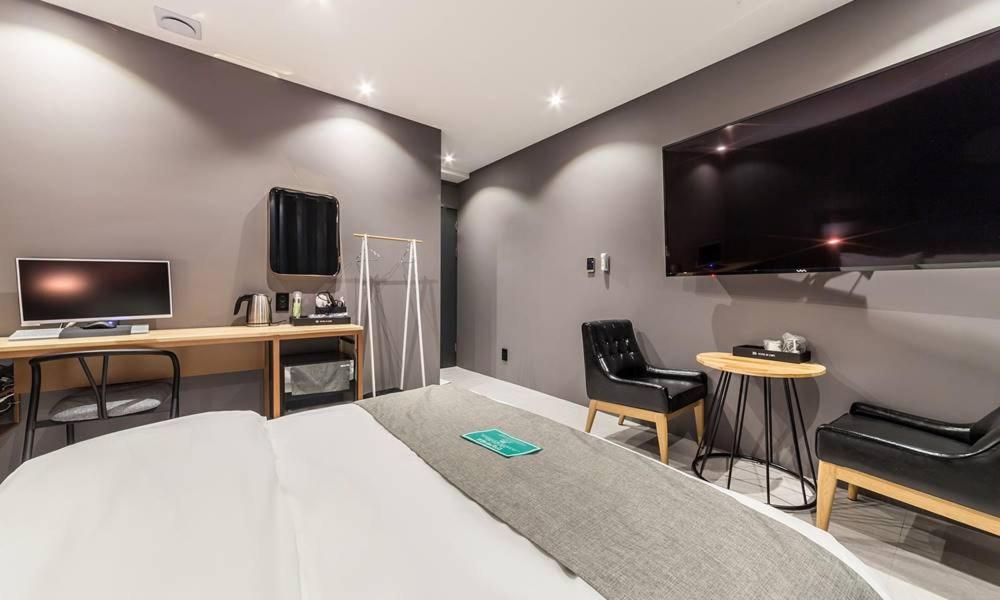 Standard Double Room - Photo 4