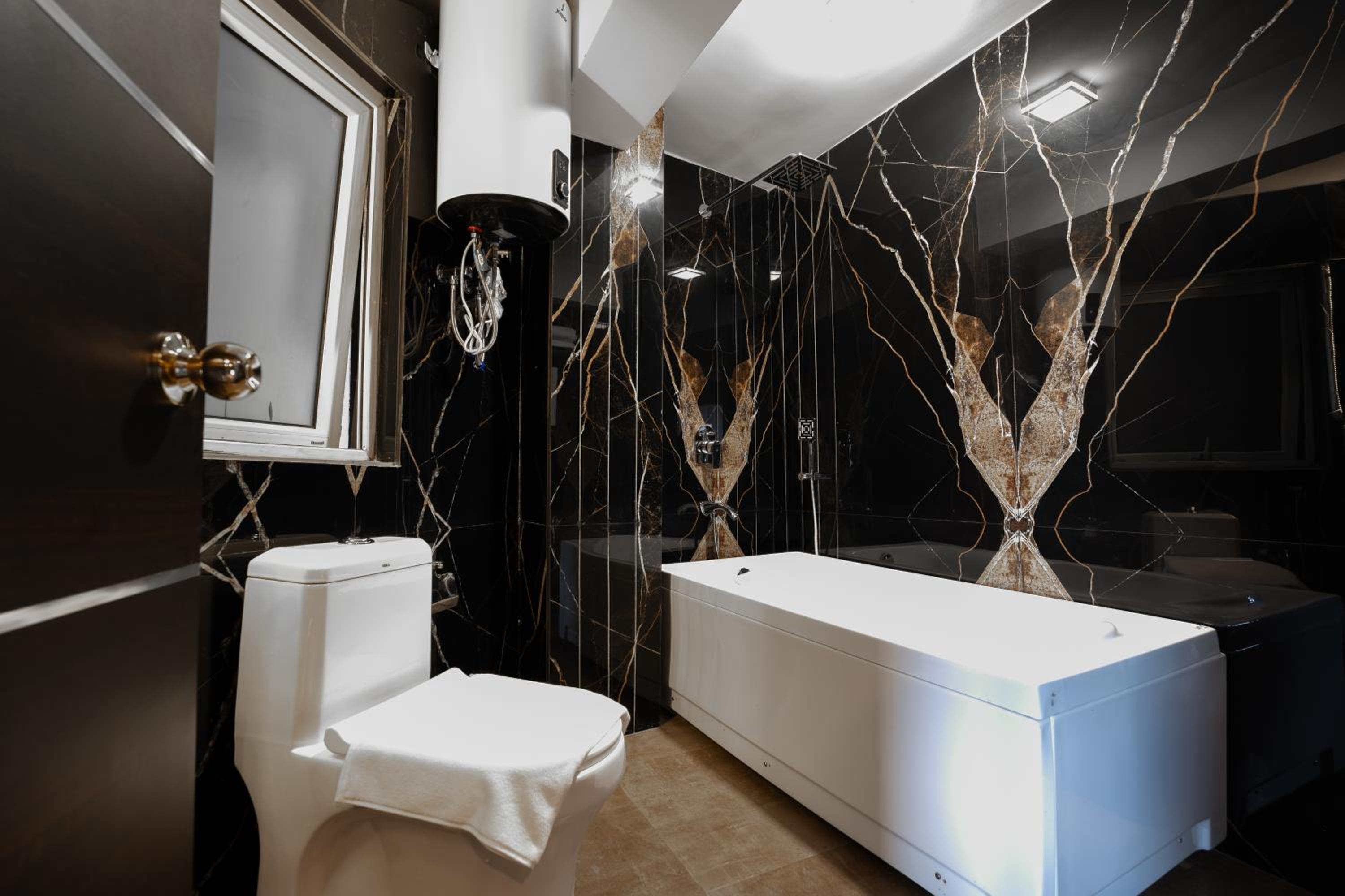 Premium View Room with Balcony & Bathtub