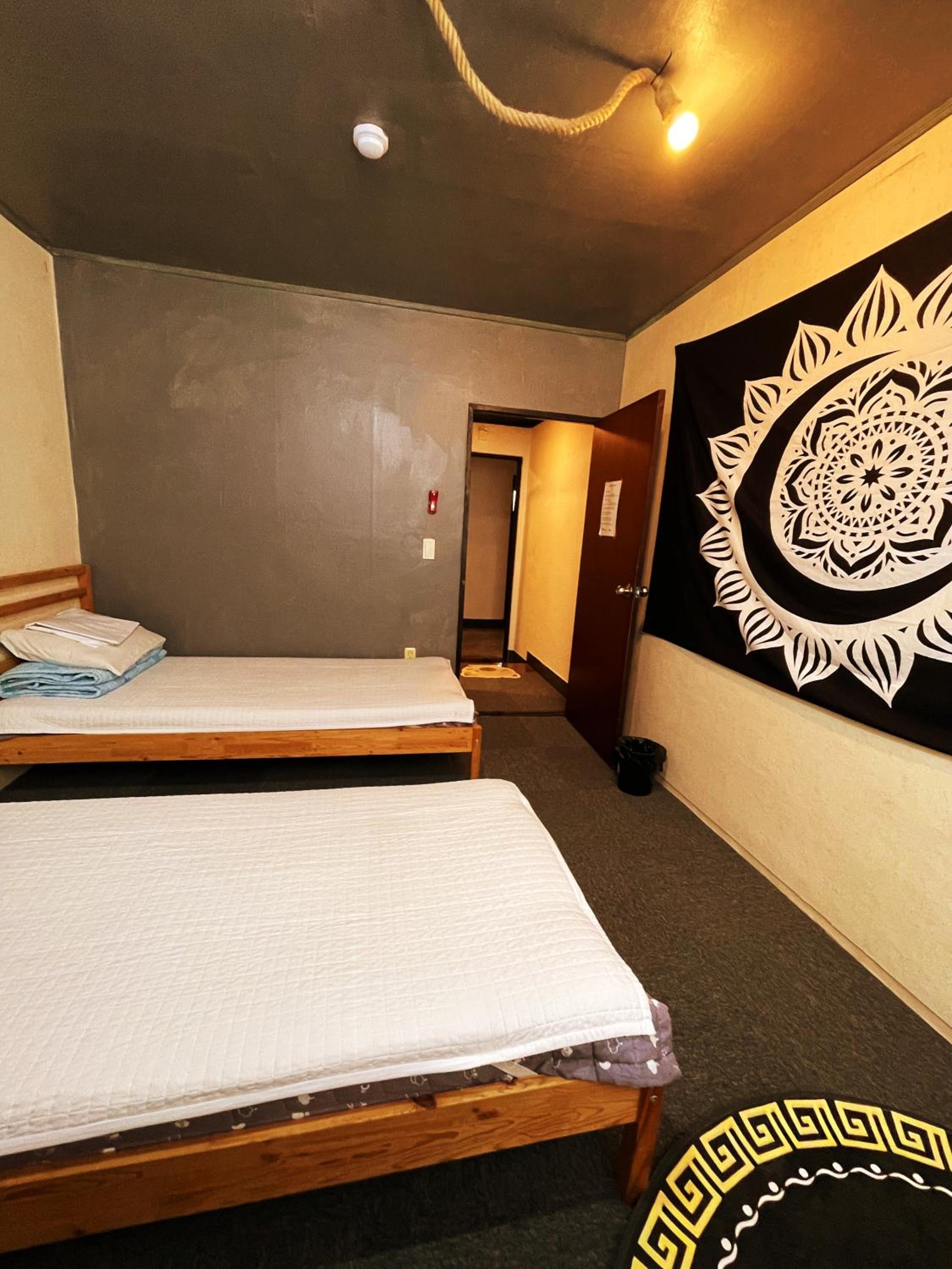 Double Room with Private Bathroom - Photo 3