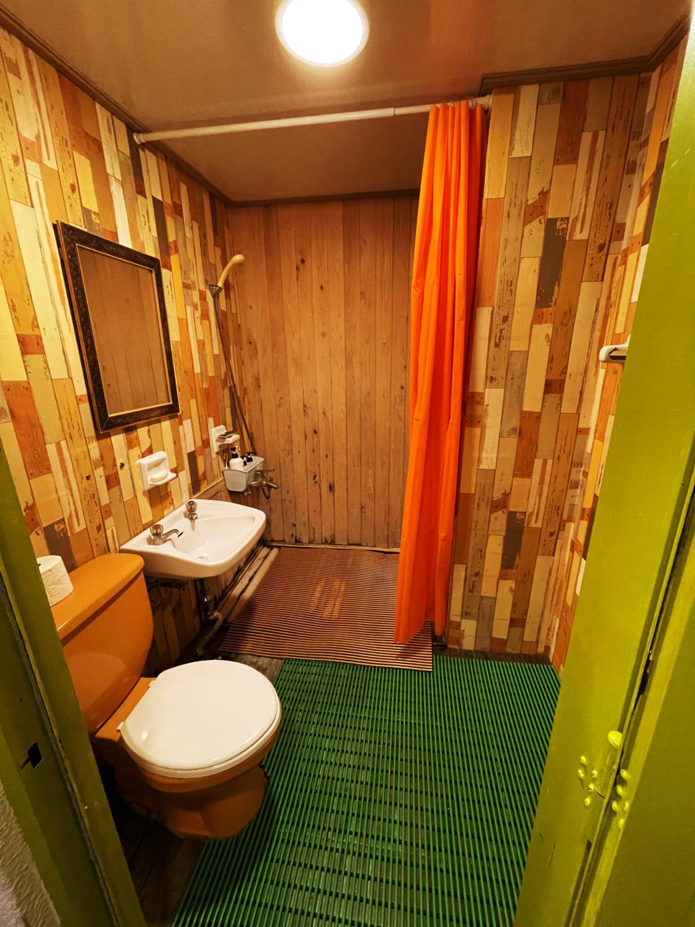 Double Room with Private Bathroom - Photo 5