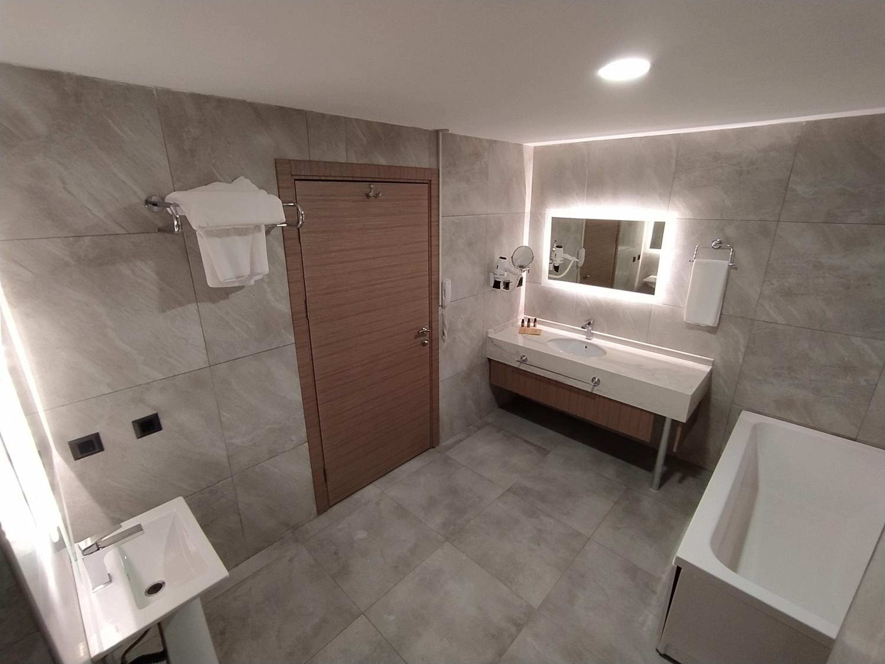 Suite with Balcony photo 3