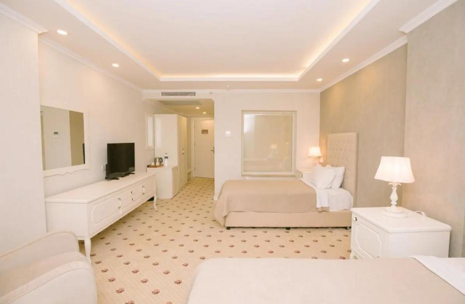 Family Room - Photo 4