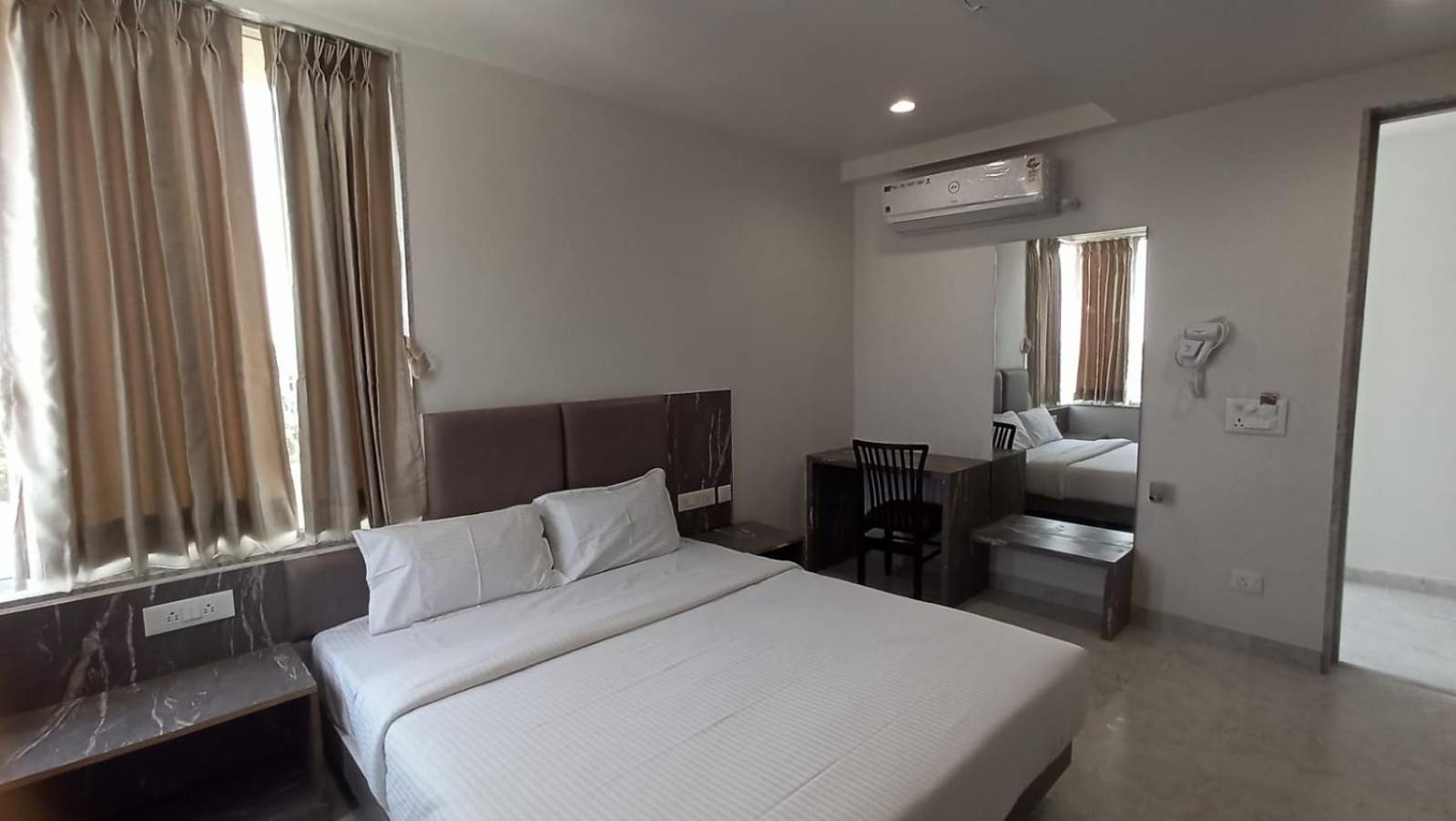 Deluxe Room - Photo 3