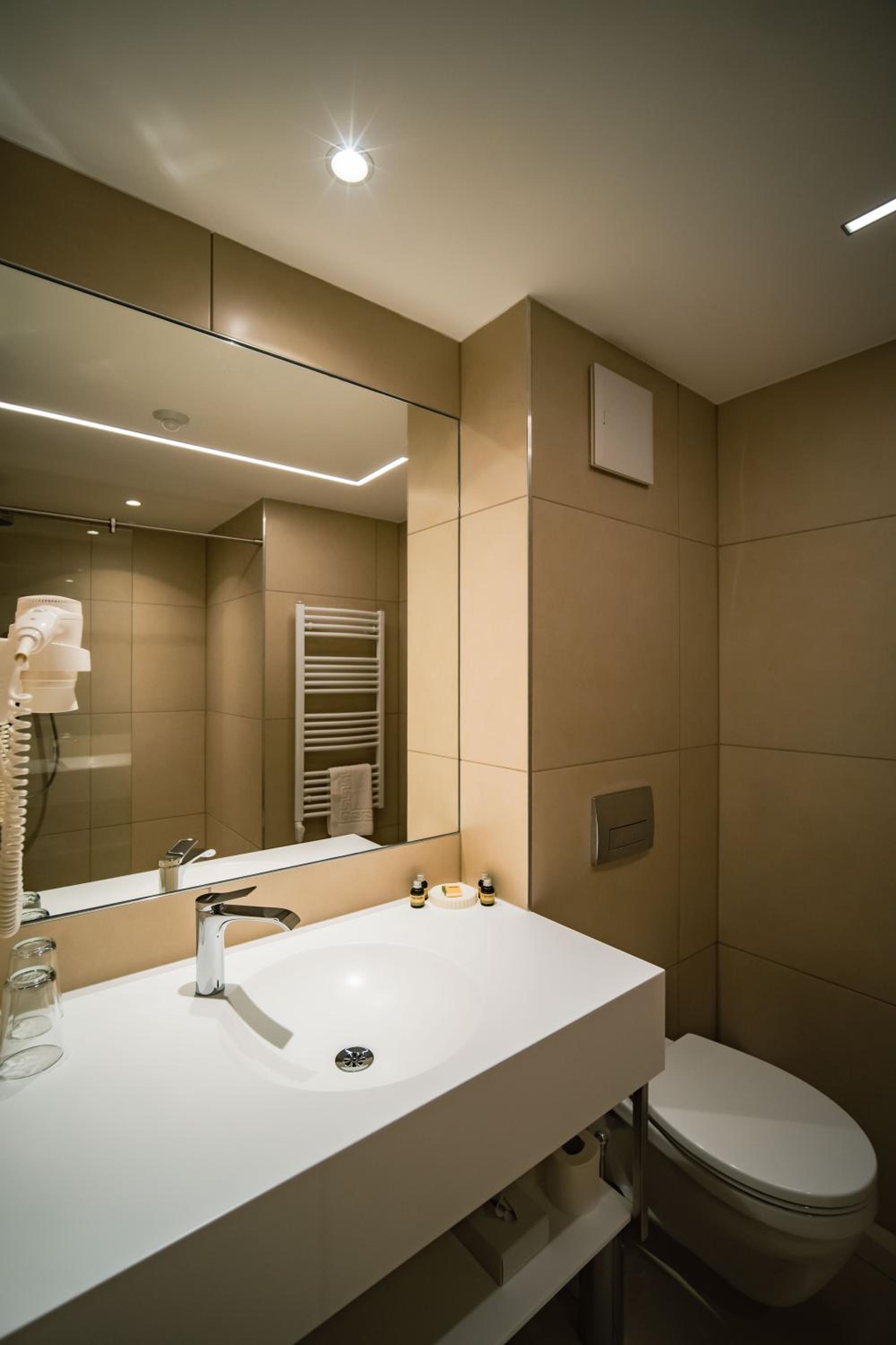 Superior Double or Twin Room - Photo 2