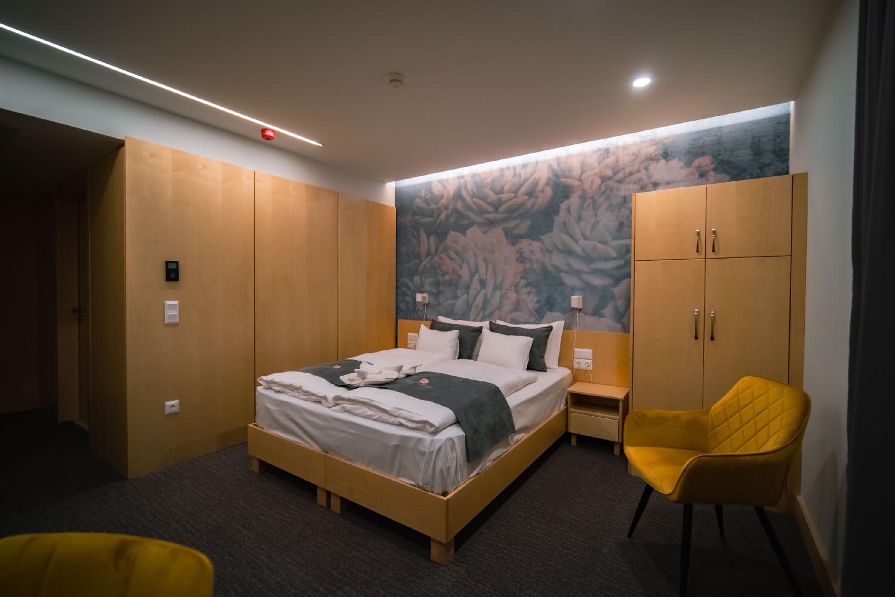 Superior Double or Twin Room - Photo 3