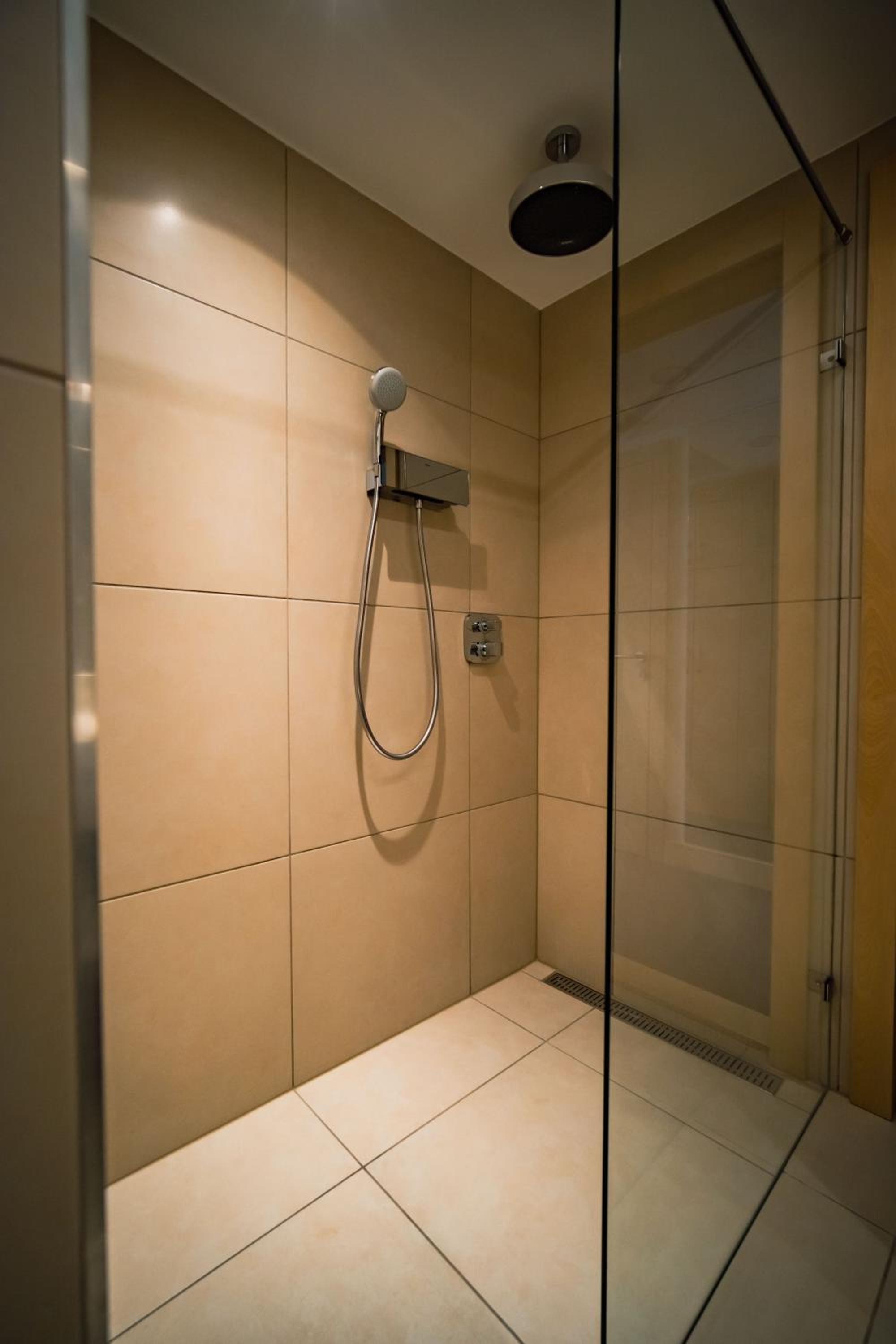Standard Double or Twin Room - Photo 7