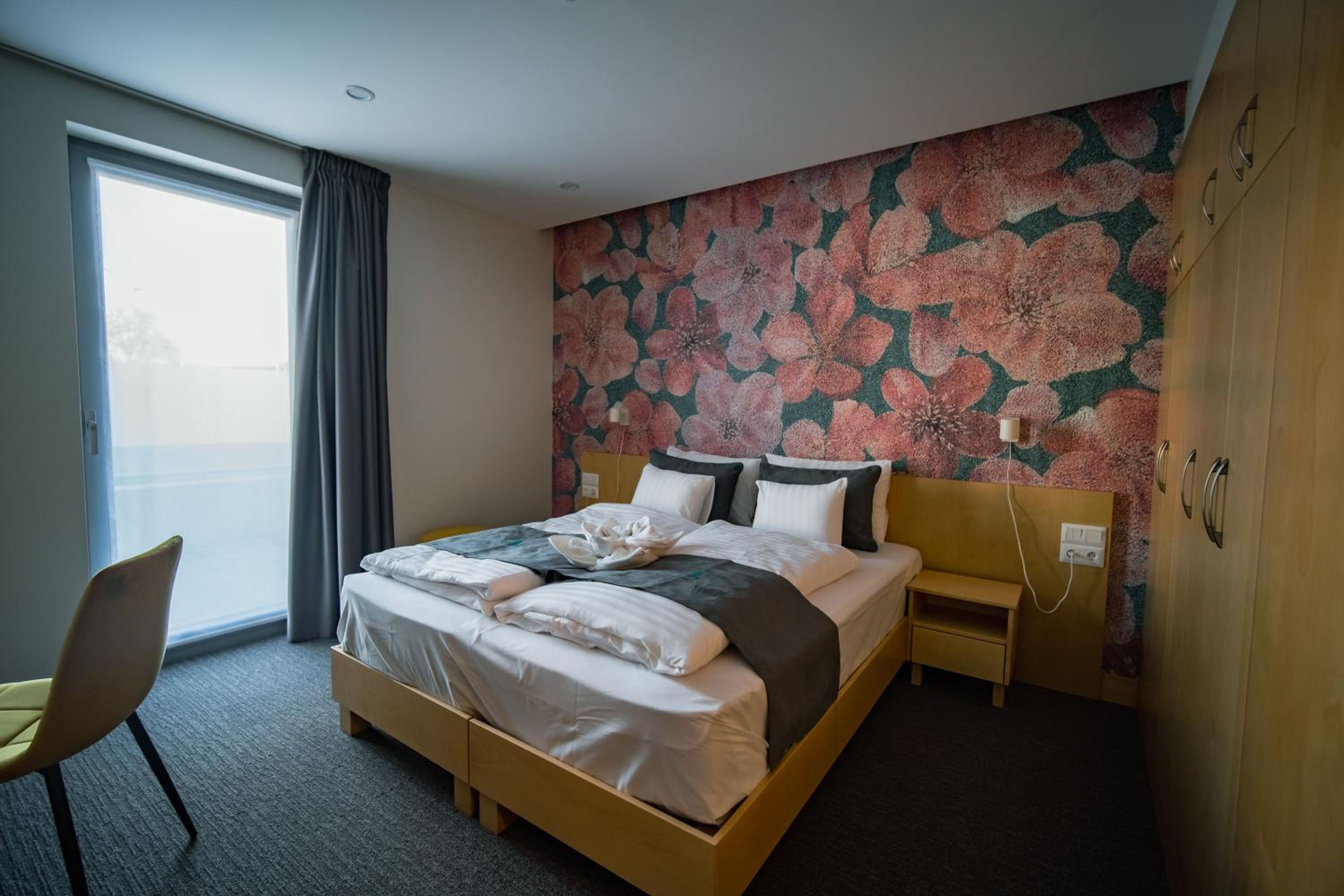 Superior Double or Twin Room - Photo 8